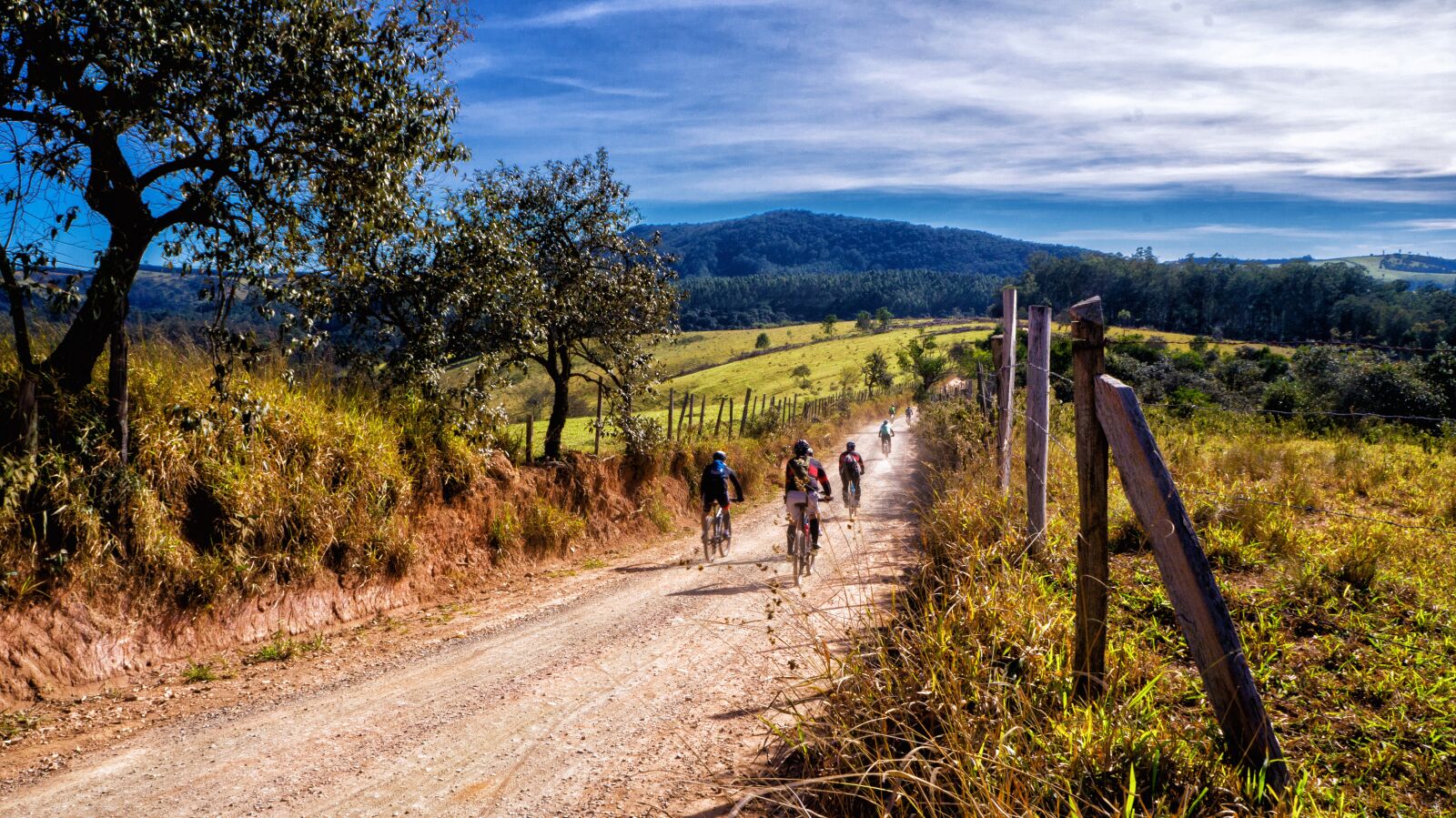 Sony Alpha a3000 + Sony E 18-55mm F3.5-5.6 OSS sample photo. Road, path, interior photography