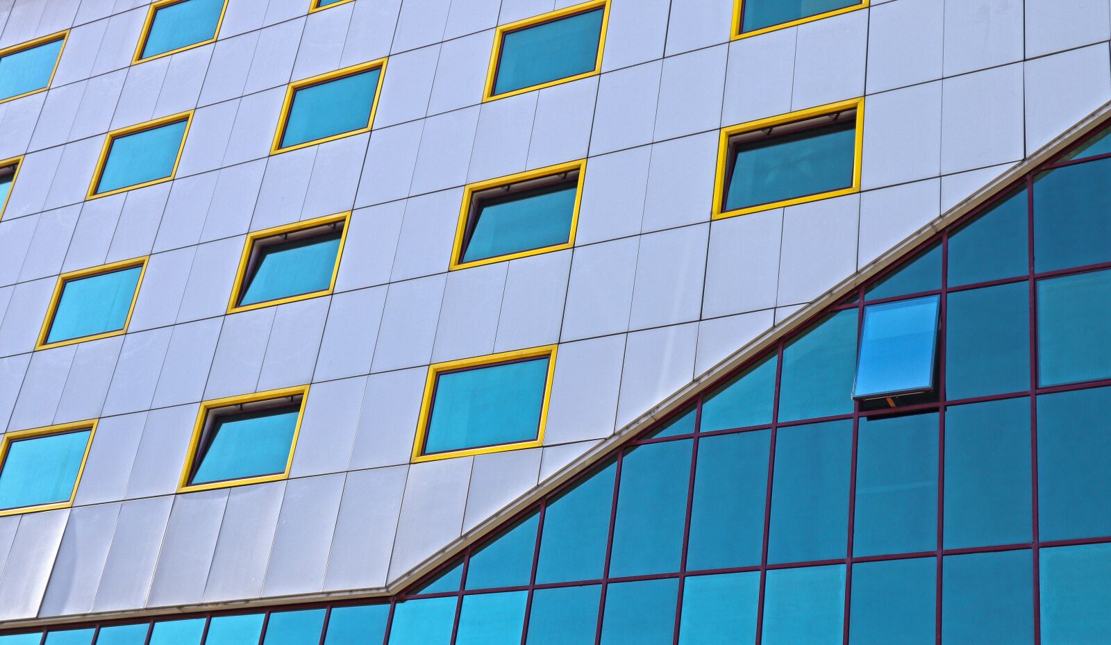 Canon EF-M 15-45mm F3.5-6.3 IS STM sample photo. Architecture, modern, building photography