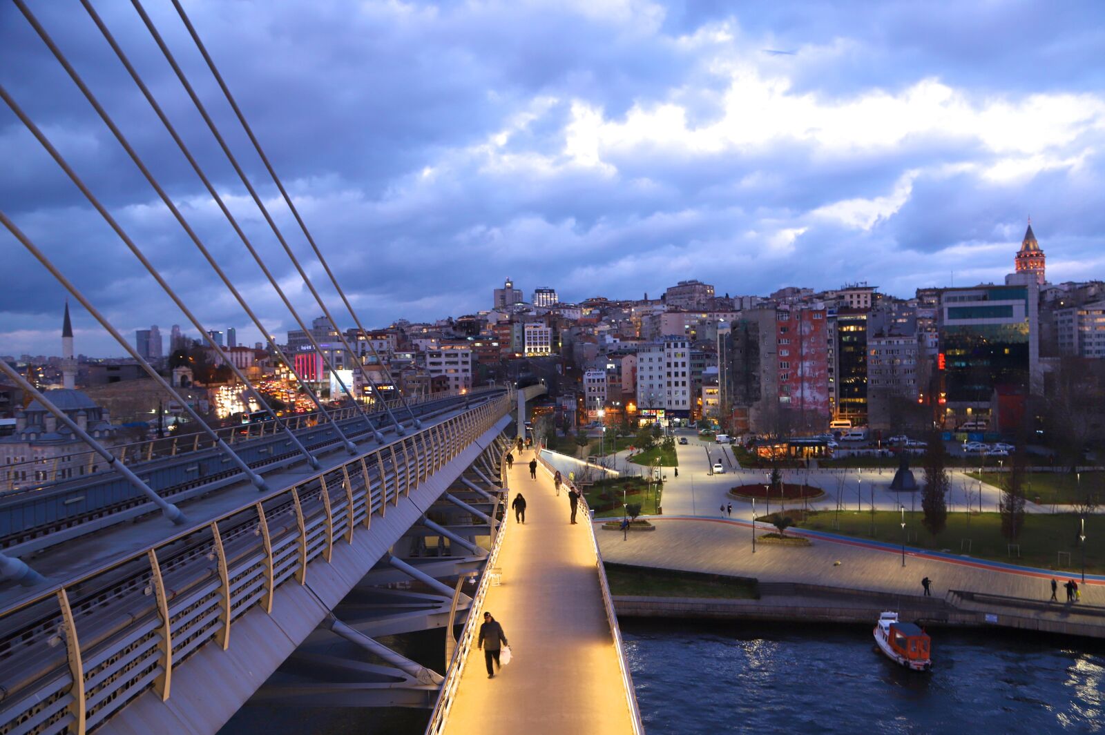 Canon EOS 6D Mark II sample photo. Bridge, train, subway photography