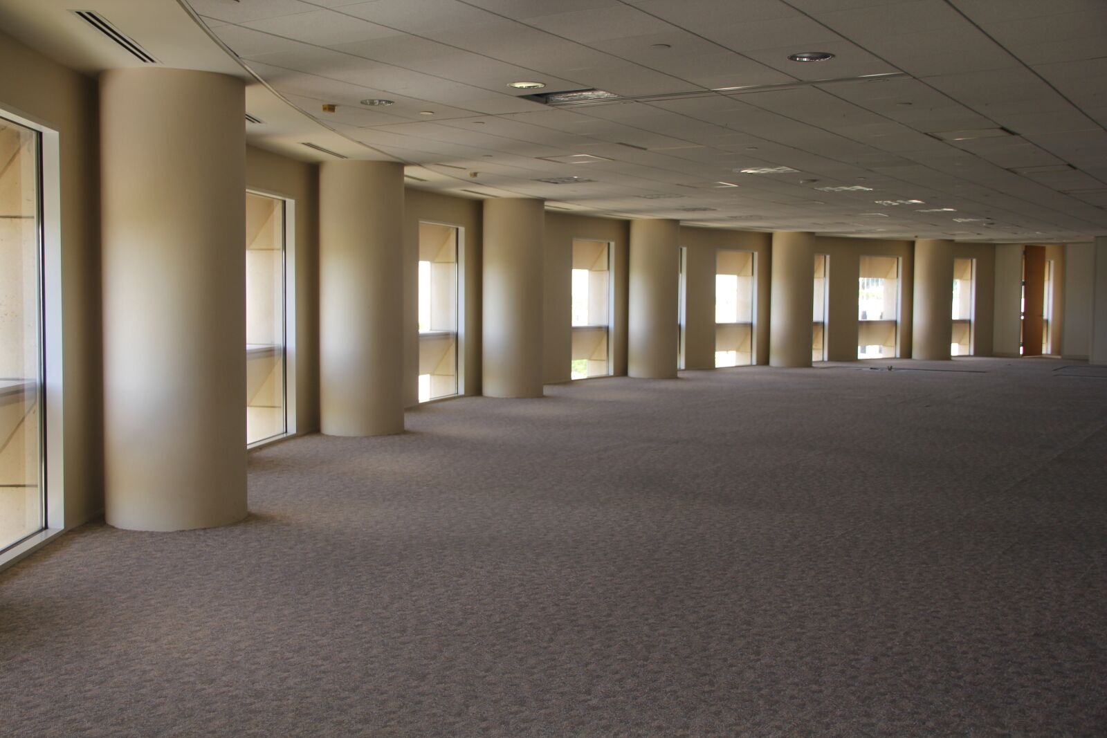 Canon EF-S 18-135mm F3.5-5.6 IS sample photo. Corporate, office, empty photography