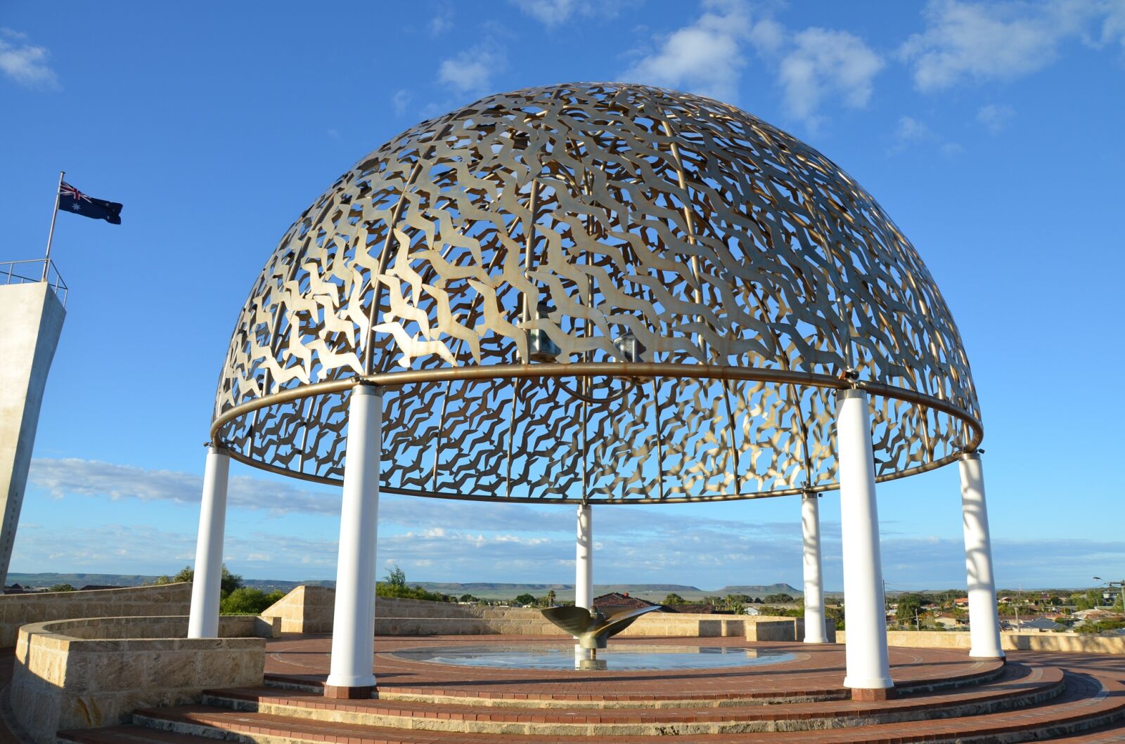 Nikon D5100 sample photo. Monument, seagulls, war memorial photography