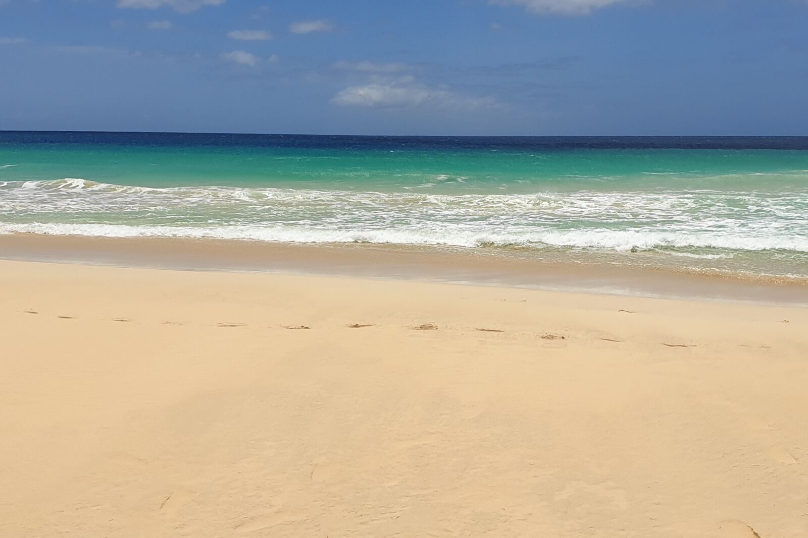 Samsung Galaxy S9 sample photo. Beach, traces, sea photography