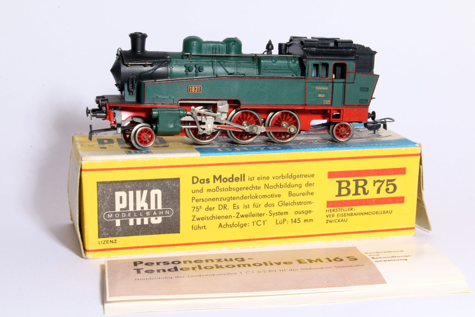 Canon EOS 70D sample photo. Modelling, model railway, loco photography
