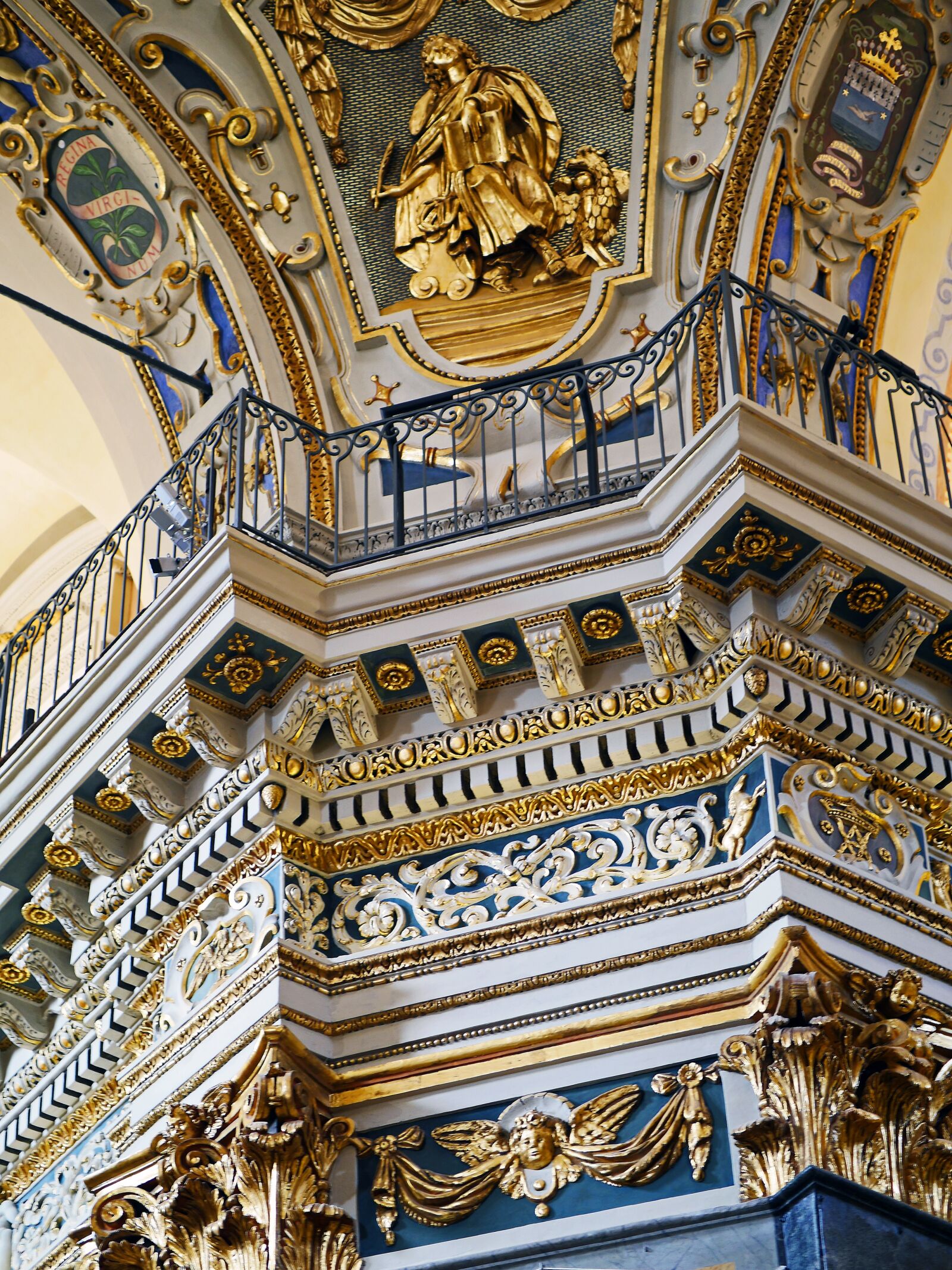 Panasonic Lumix DMC-GH3 sample photo. Cornerstone, details, cathedral photography