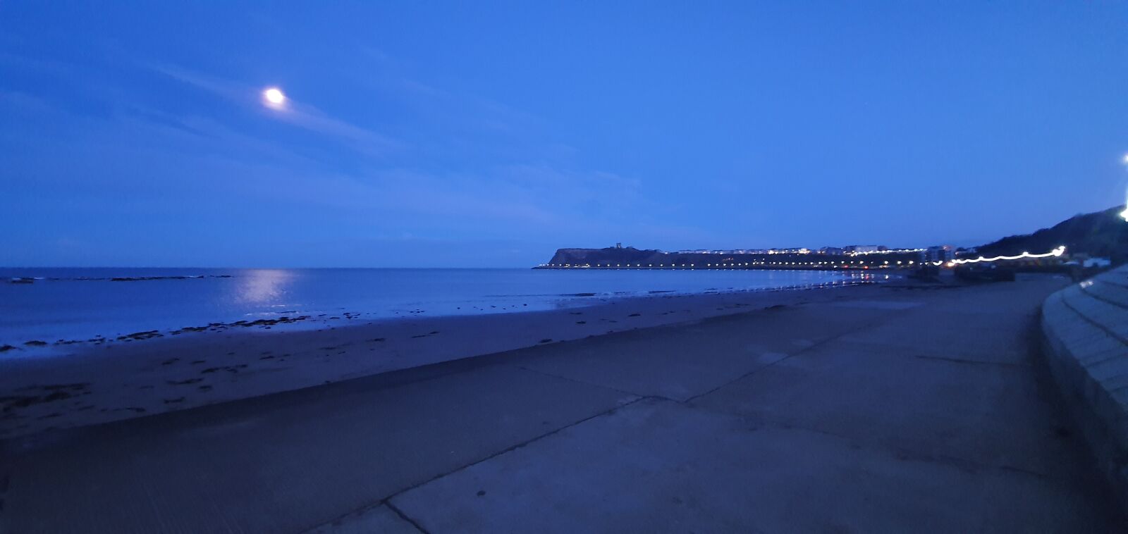 Samsung Galaxy S10 sample photo. Moon, beach, night photography