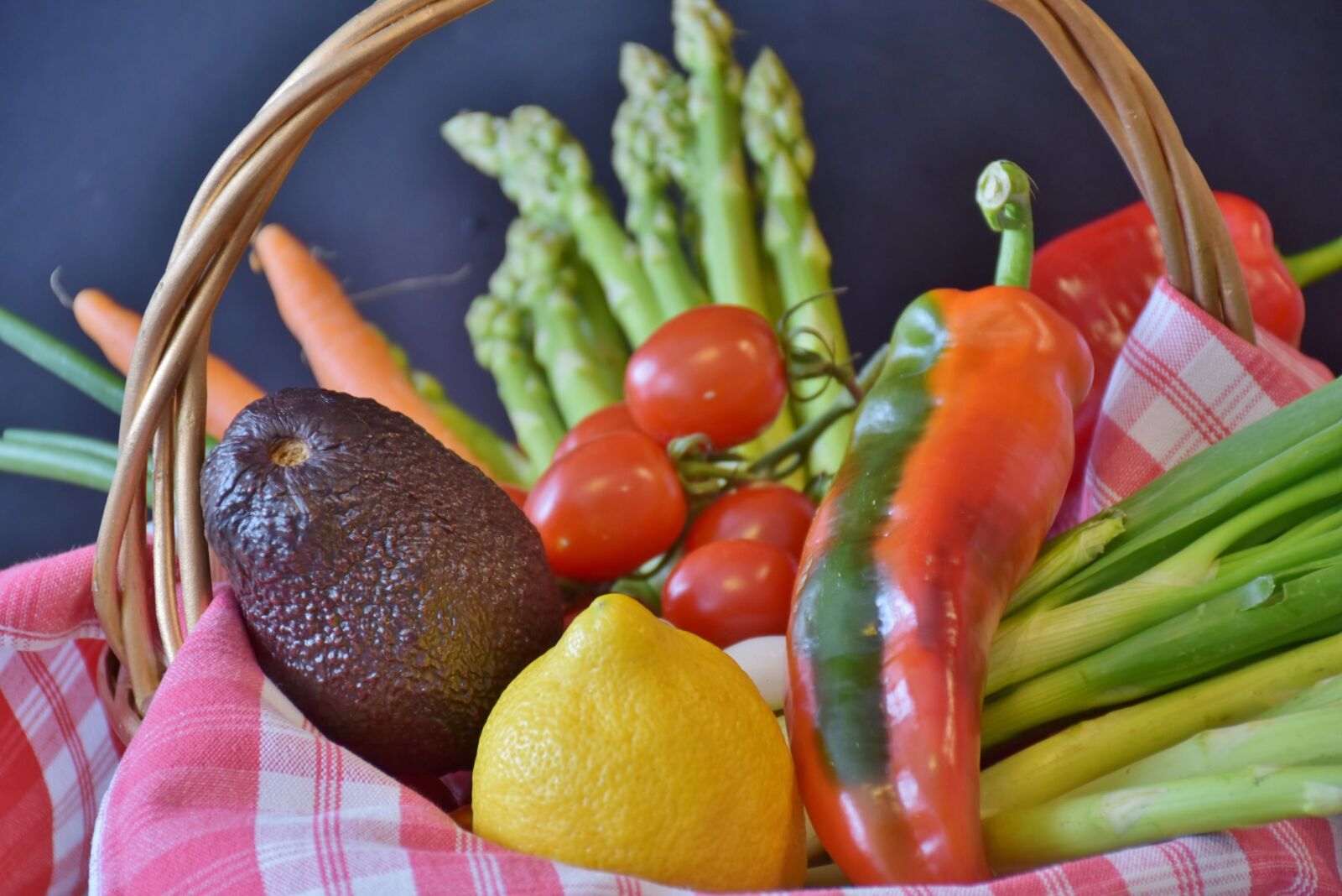 Nikon D7200 sample photo. Vegetables, asparagus, tomatoes photography