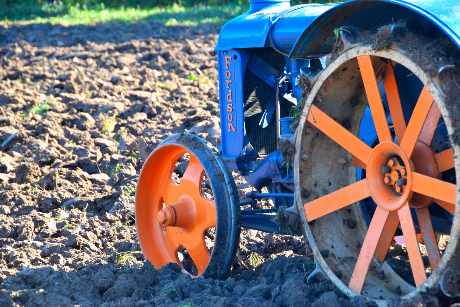 Nikon D3300 sample photo. Tractor, old, tug photography