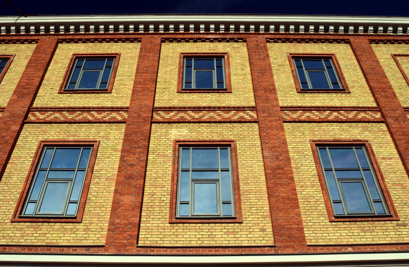 Nikon D3300 sample photo. Facade, window, brick photography