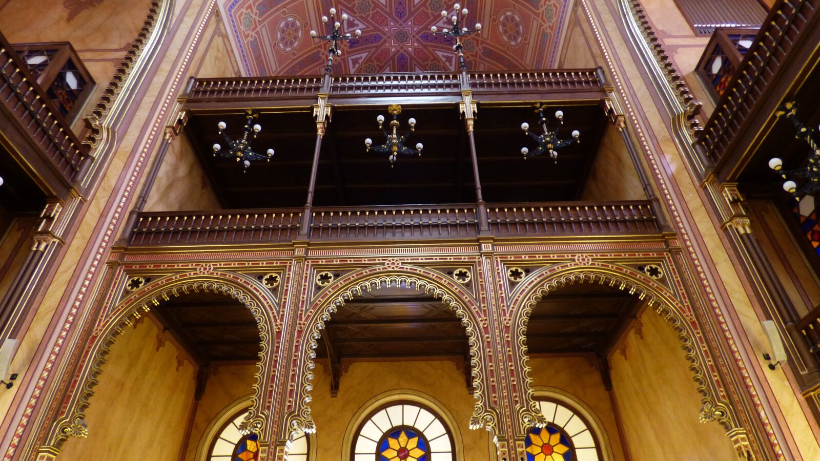 Panasonic Lumix DMC-FZ70 sample photo. Budapest hungary, synagogue, building photography