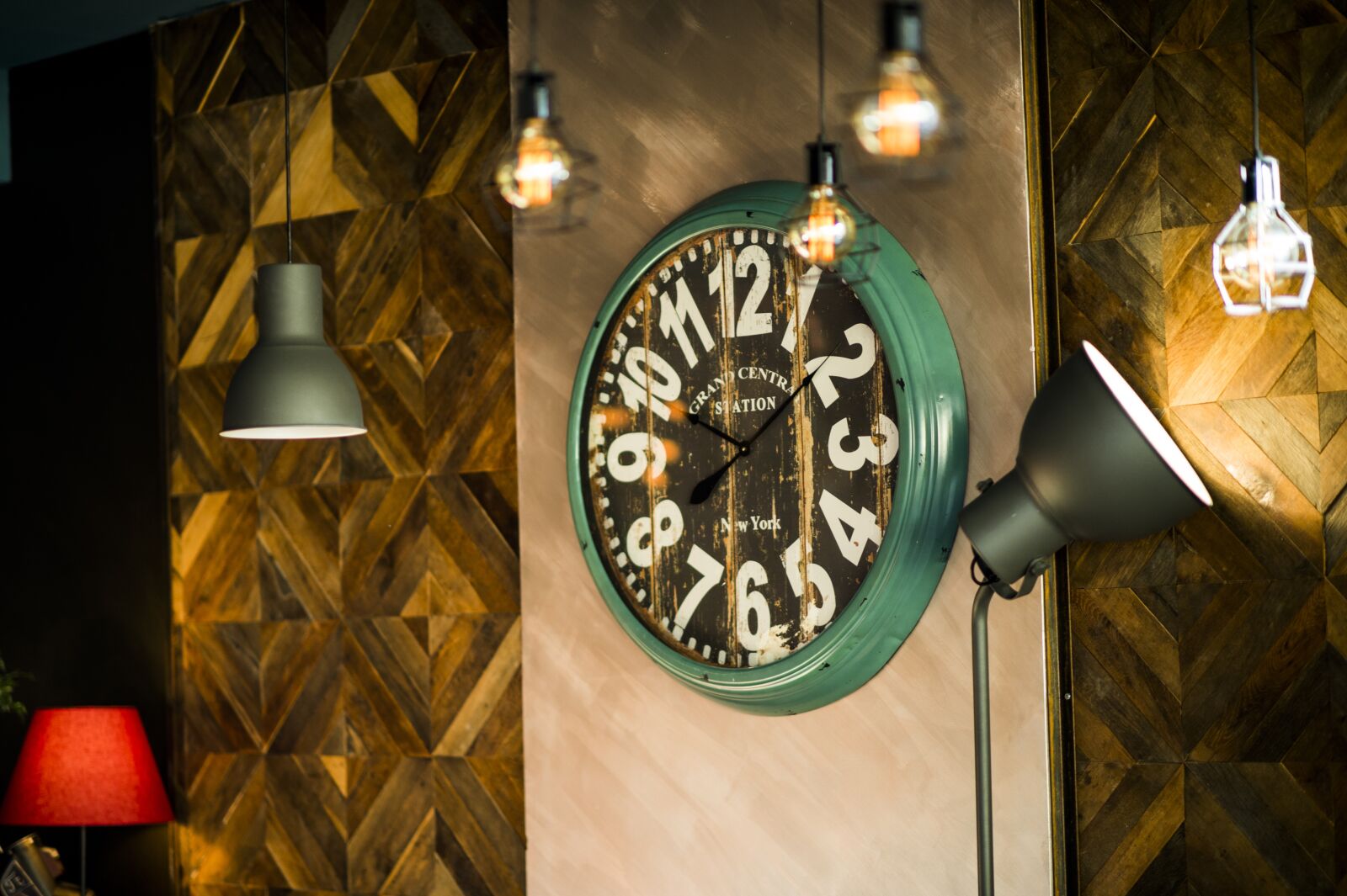Nikon D4S sample photo. Clock, decoration, restaurant photography