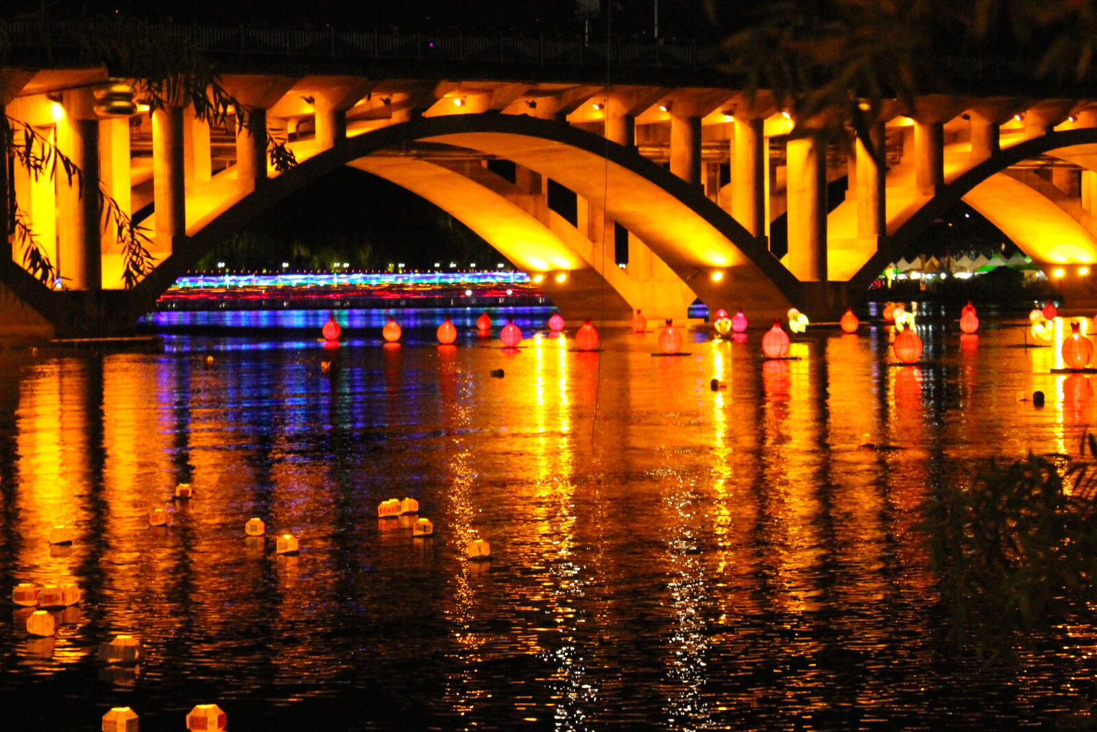 Canon EOS 1100D (EOS Rebel T3 / EOS Kiss X50) sample photo. Korea, paper, lantern photography