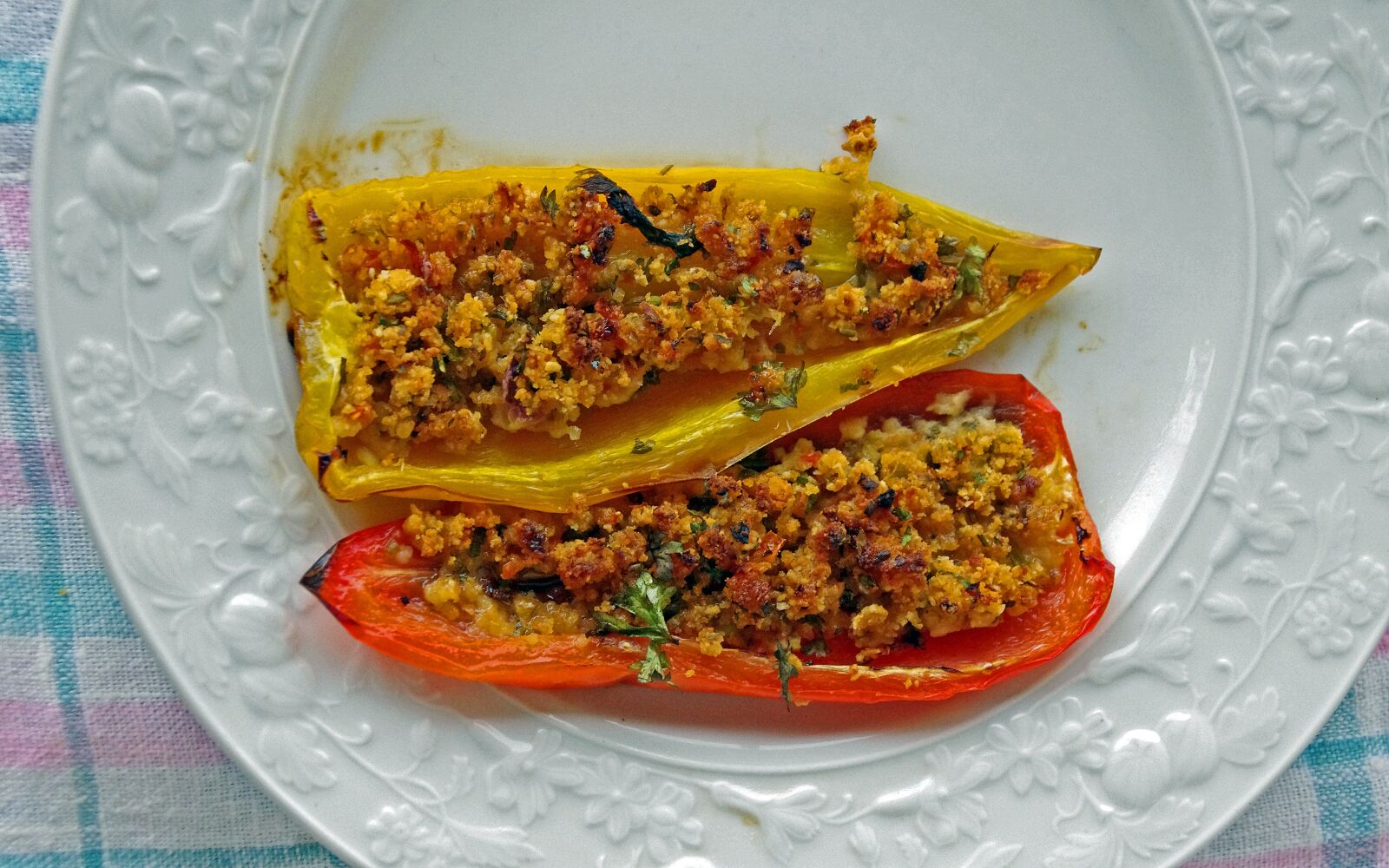 Pentax K-5 sample photo. Peppers, stuffed peppers, contour photography