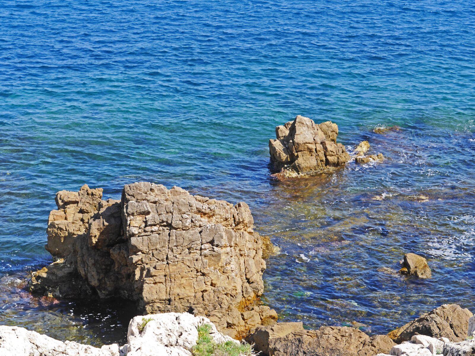 Panasonic Lumix DMC-GH3 sample photo. Rocky coast, mediterranean, wave photography