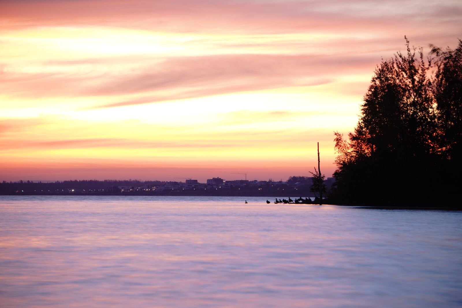 Sony E 55-210mm F4.5-6.3 OSS sample photo. Lake, sunrise, landscape photography
