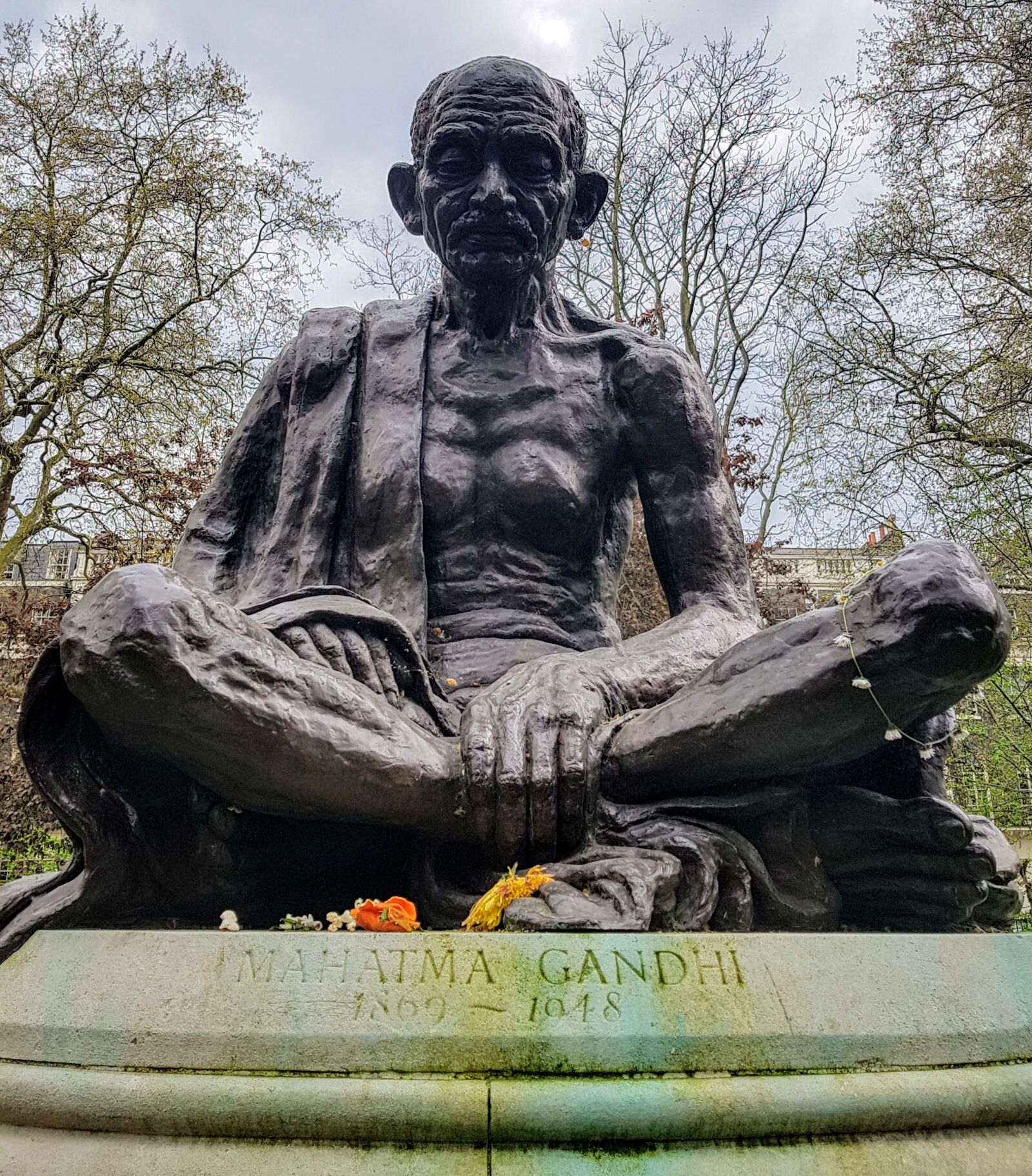 Samsung Galaxy S7 Edge sample photo. Gandhi, meditation, cross legged photography