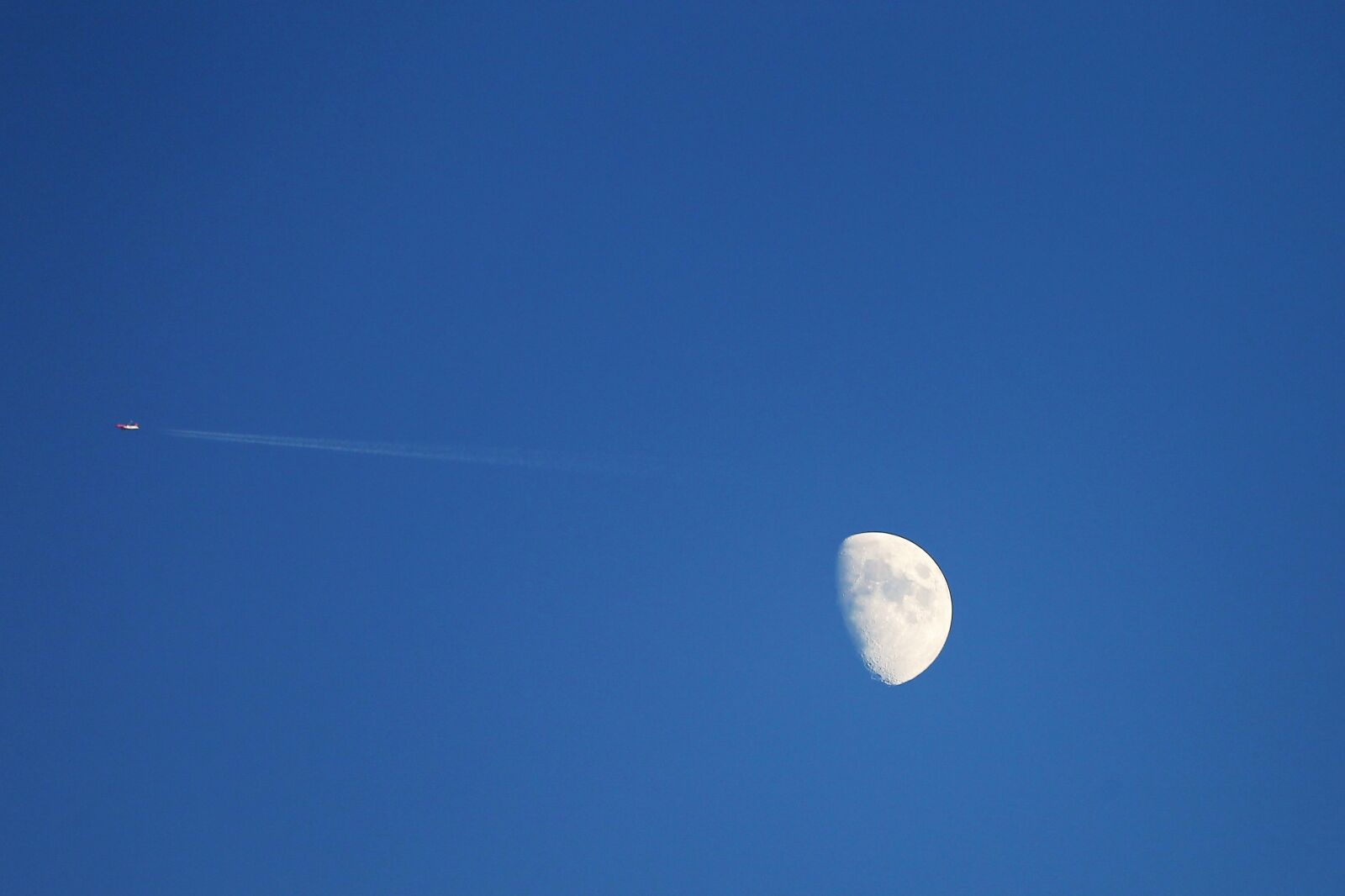 Canon EF 70-300 F4-5.6 IS II USM sample photo. Half moon, shining, evening photography
