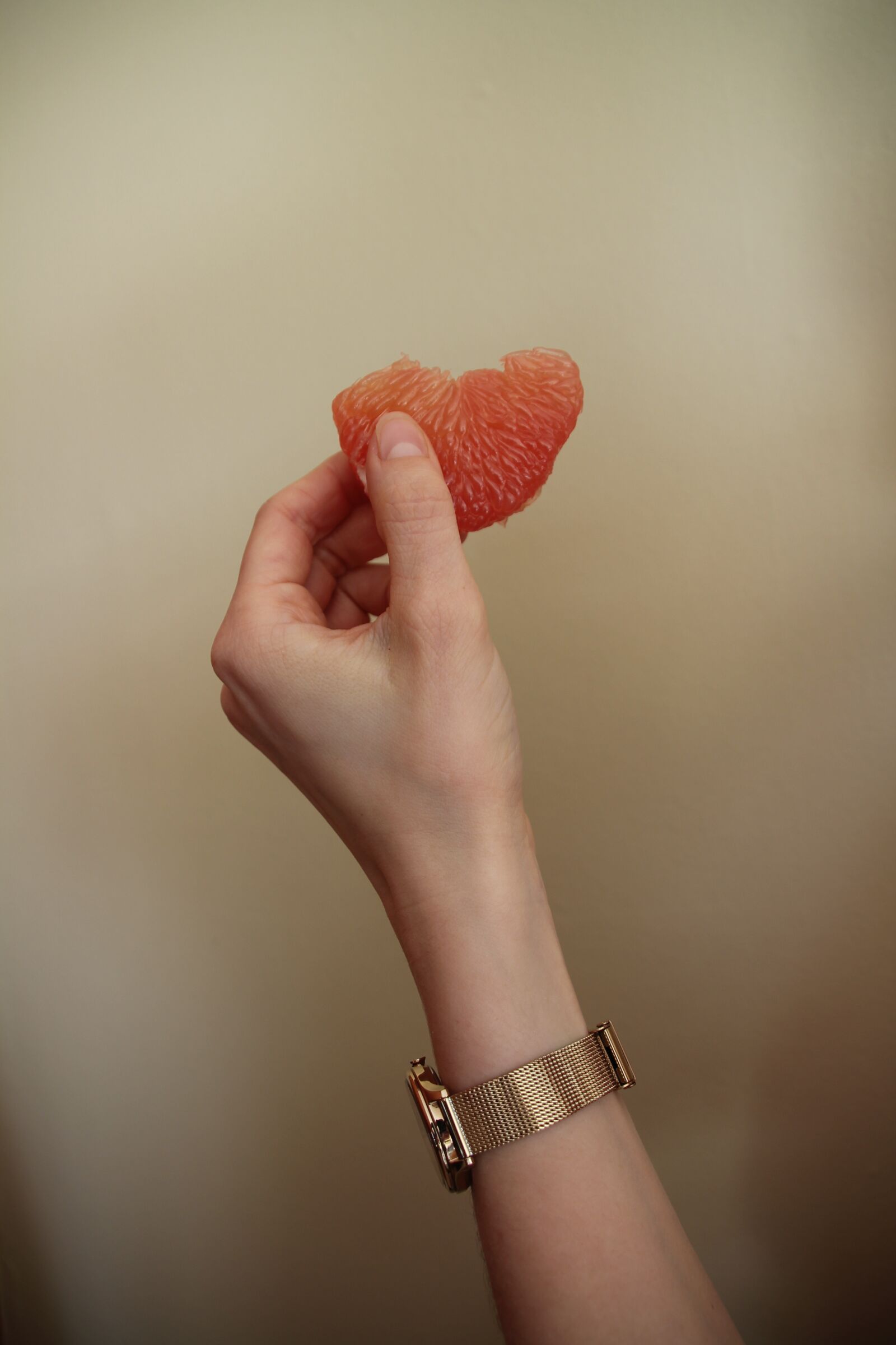 Canon EOS 550D (EOS Rebel T2i / EOS Kiss X4) sample photo. Clock, grapefruit, elegant photography