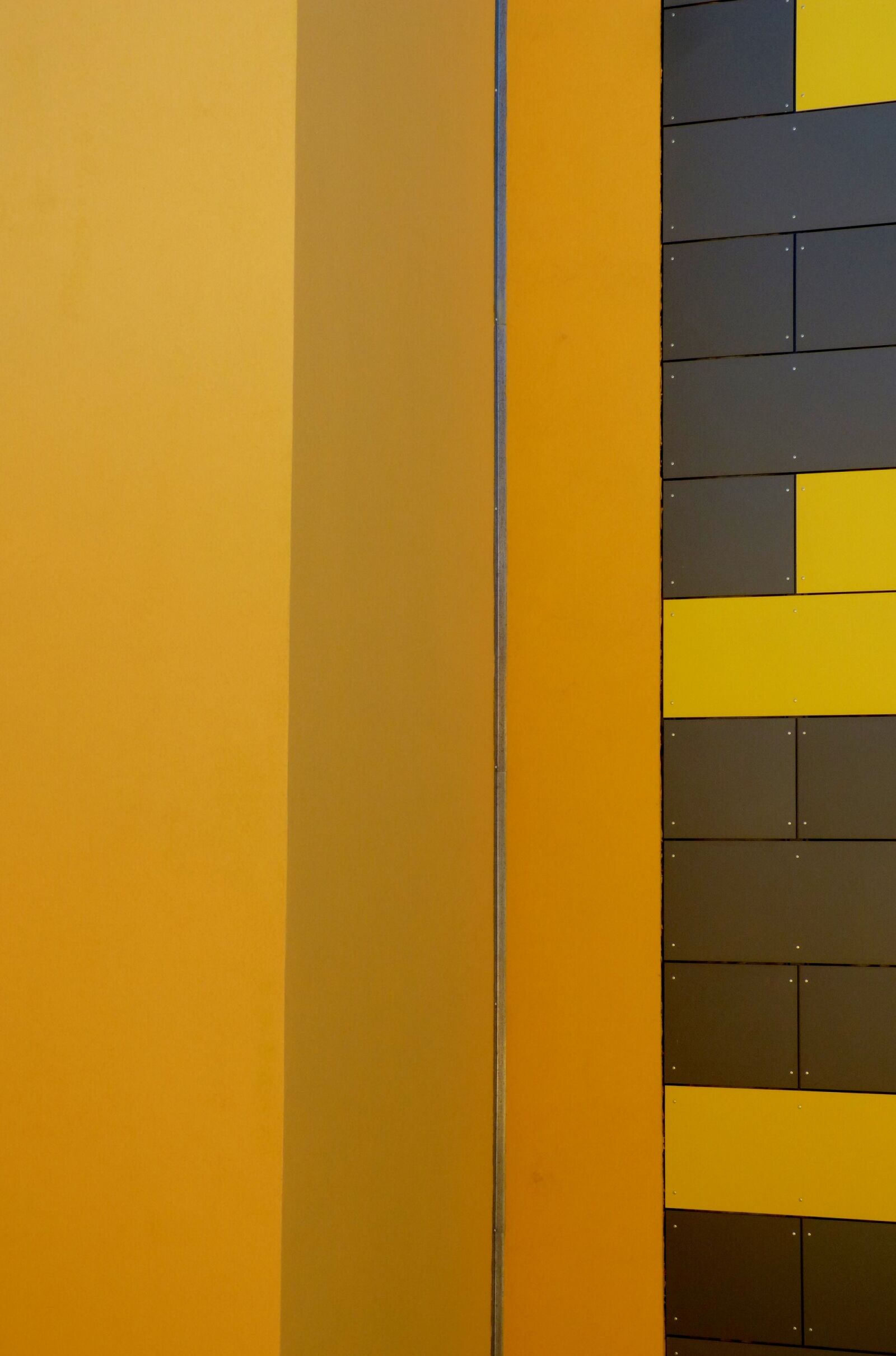 Panasonic DMC-FZ62 sample photo. Line, wall, yellow photography