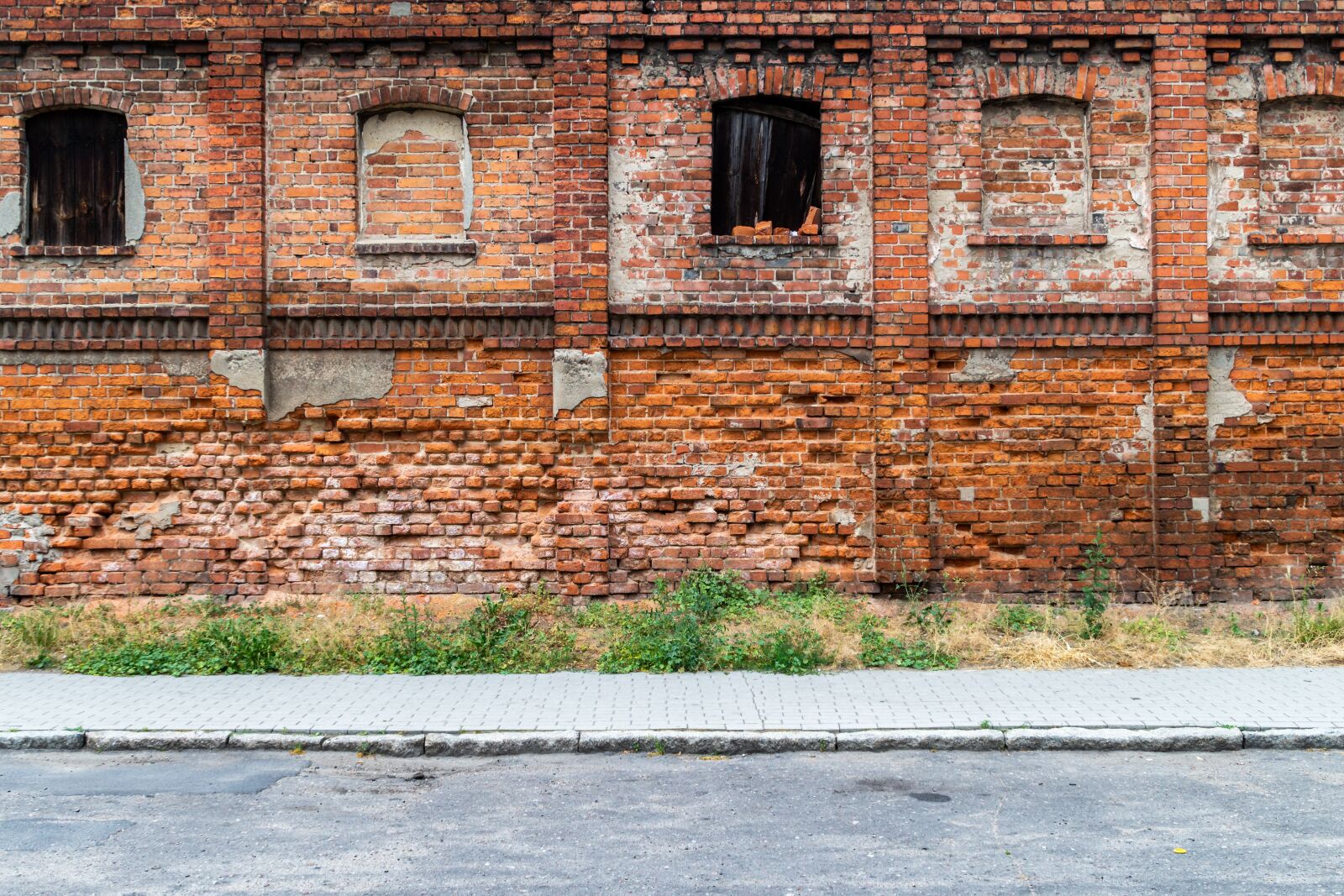 Canon EOS 100D (EOS Rebel SL1 / EOS Kiss X7) sample photo. Lake dusia, brick, wall photography