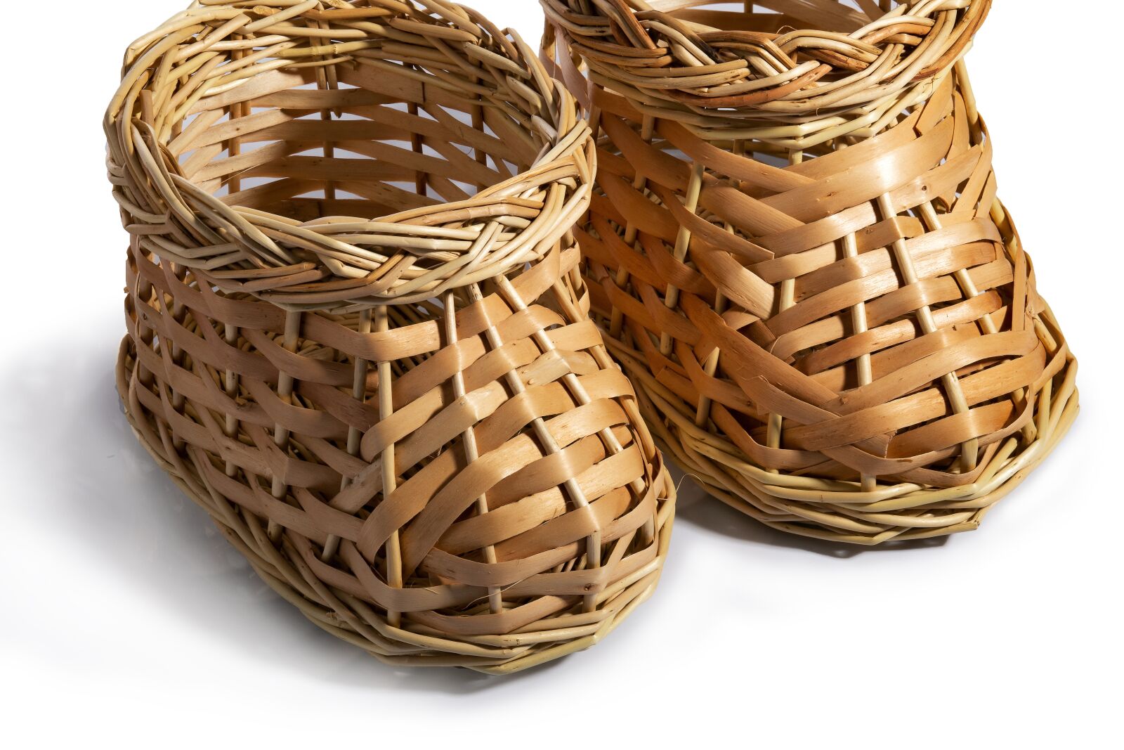 Canon EF 85mm F1.8 USM sample photo. Weaving, slippers, bast shoes photography