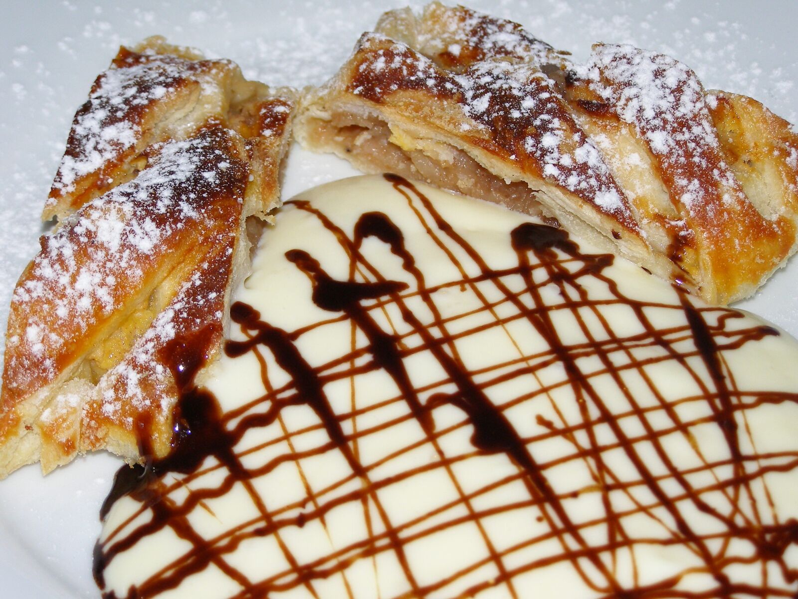 Olympus SP500UZ sample photo. Strudel, food, dessert photography