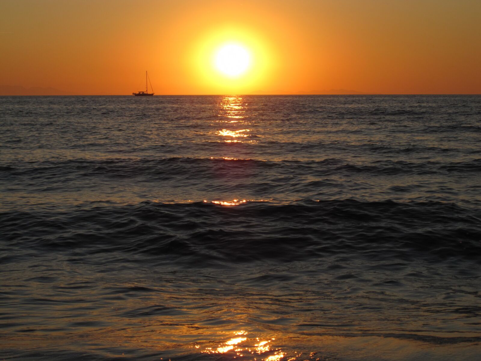 Canon PowerShot SD780 IS (Digital IXUS 100 IS / IXY Digital 210 IS) sample photo. Sea, sunset, water photography