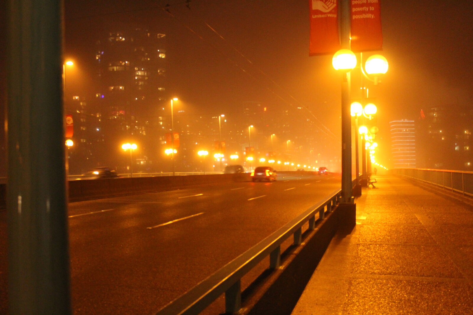 Canon EOS 1200D (EOS Rebel T5 / EOS Kiss X70 / EOS Hi) sample photo. Bridge, fog, glowing, street photography