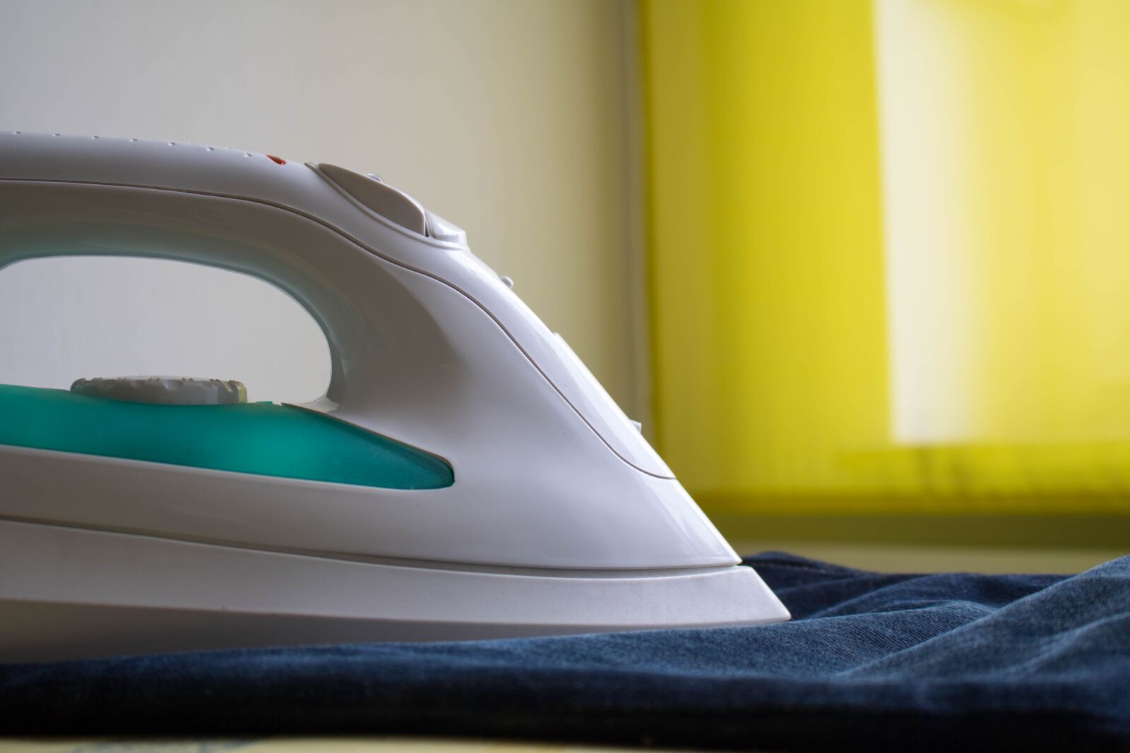 Canon EOS 750D (EOS Rebel T6i / EOS Kiss X8i) sample photo. Iron, budget, laundry photography