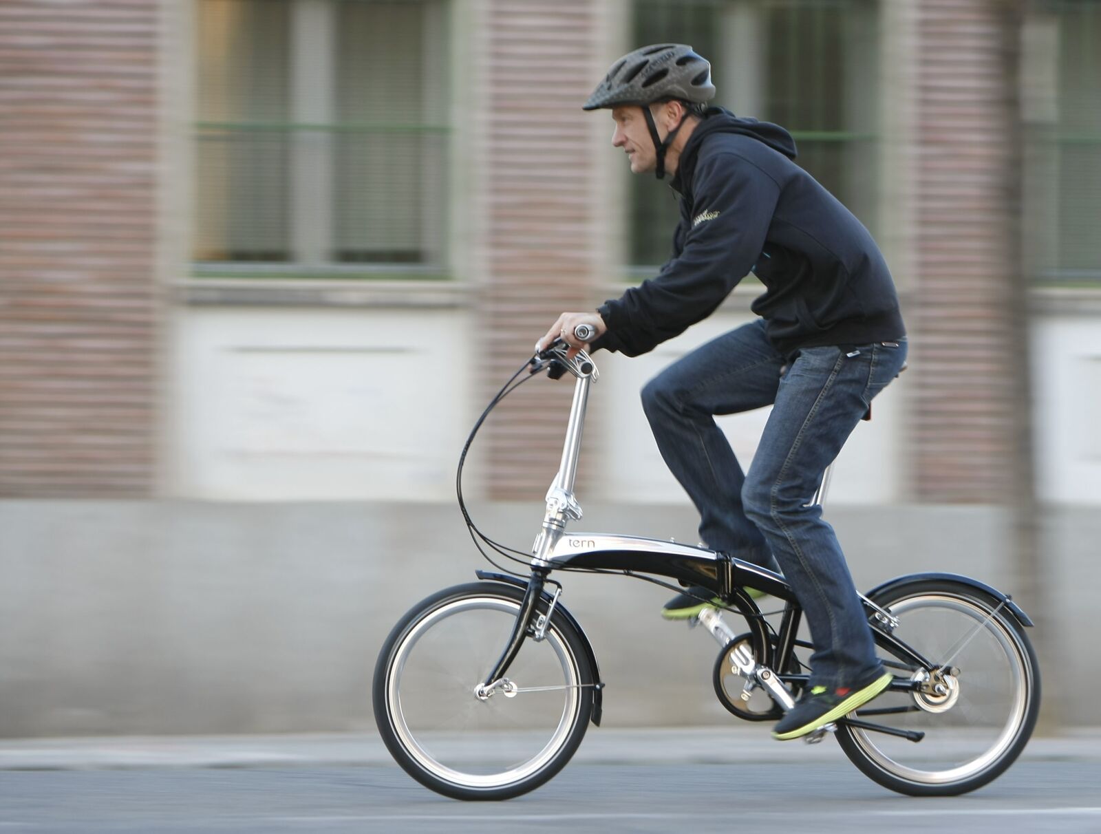 Canon EOS-1D Mark III sample photo. Bicycle, folding bicycle, city photography