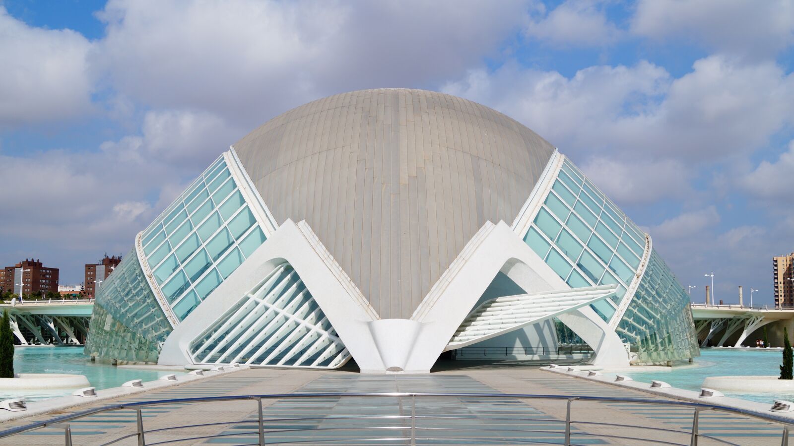 Sony DT 18-55mm F3.5-5.6 SAM II sample photo. Spain, valencia, glass photography