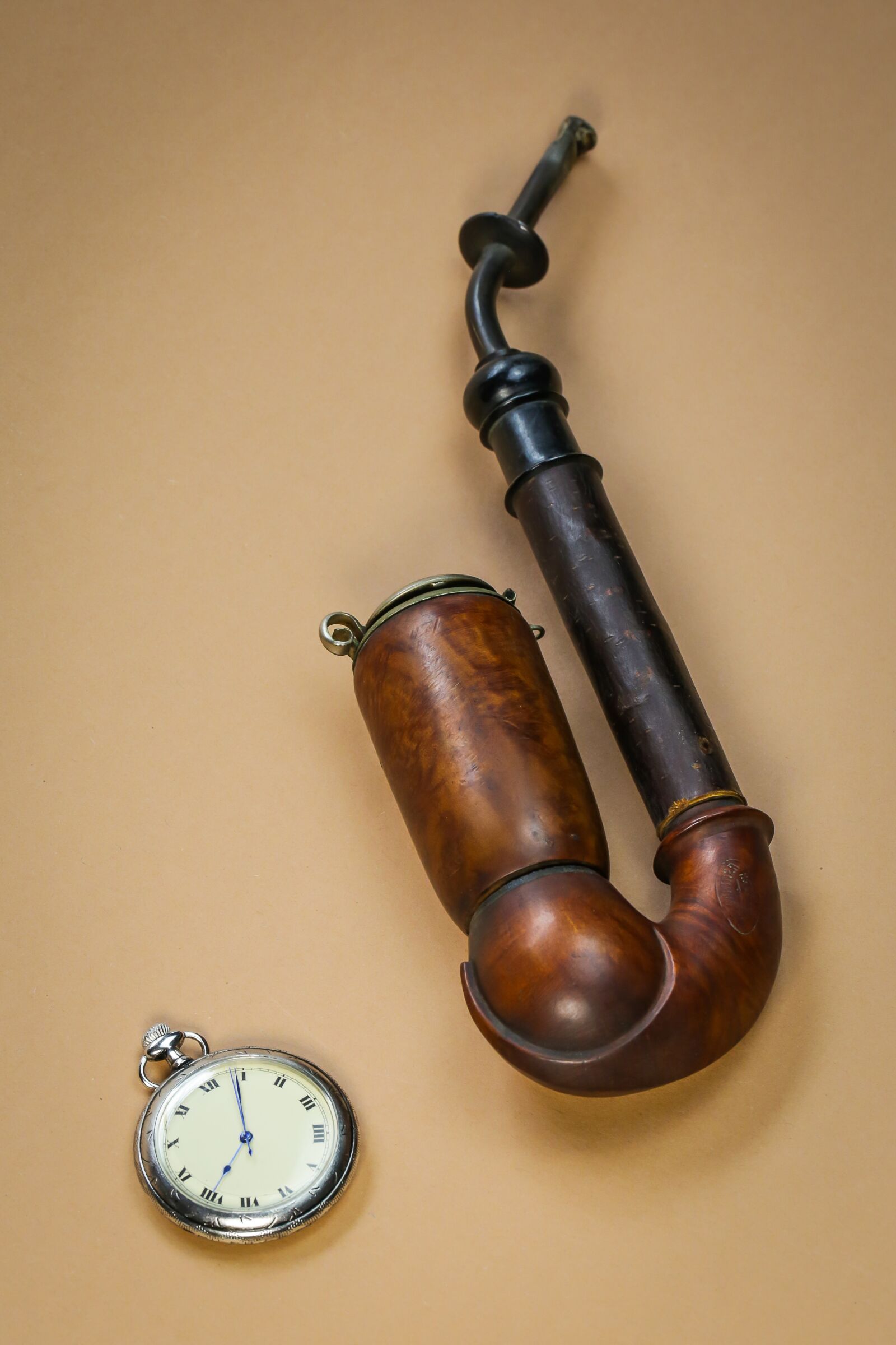 Canon EF 100mm F2.8L Macro IS USM sample photo. Pipe, tobacco, smoking photography