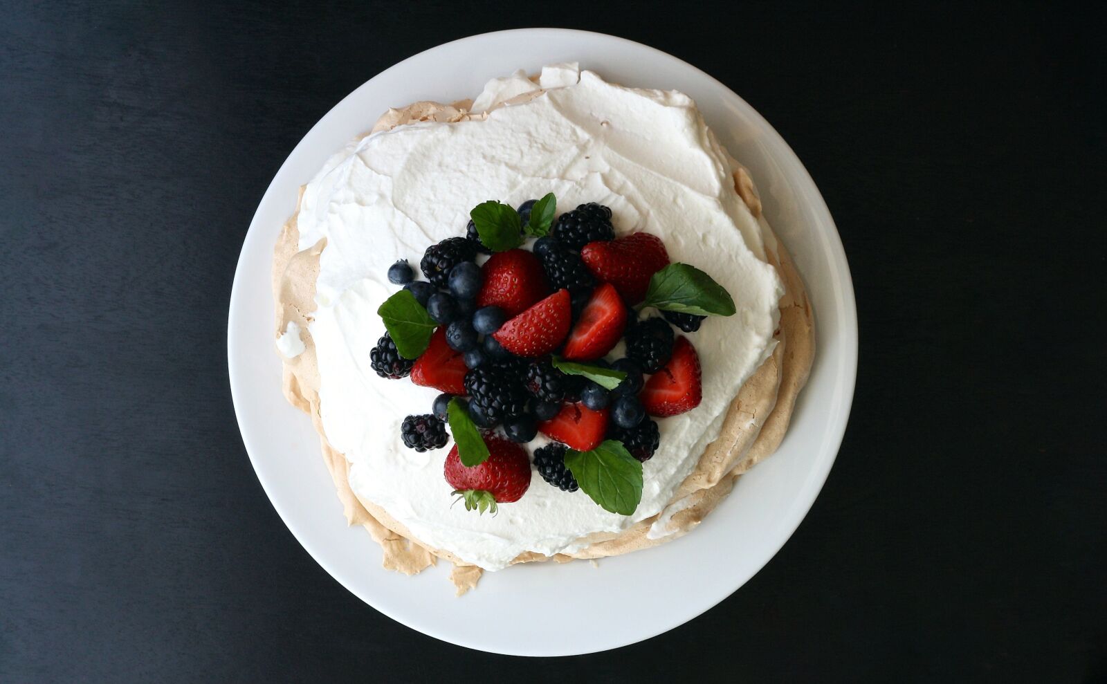 Canon EOS 1000D (EOS Digital Rebel XS / EOS Kiss F) sample photo. Mixed berries, pavlova, pie photography