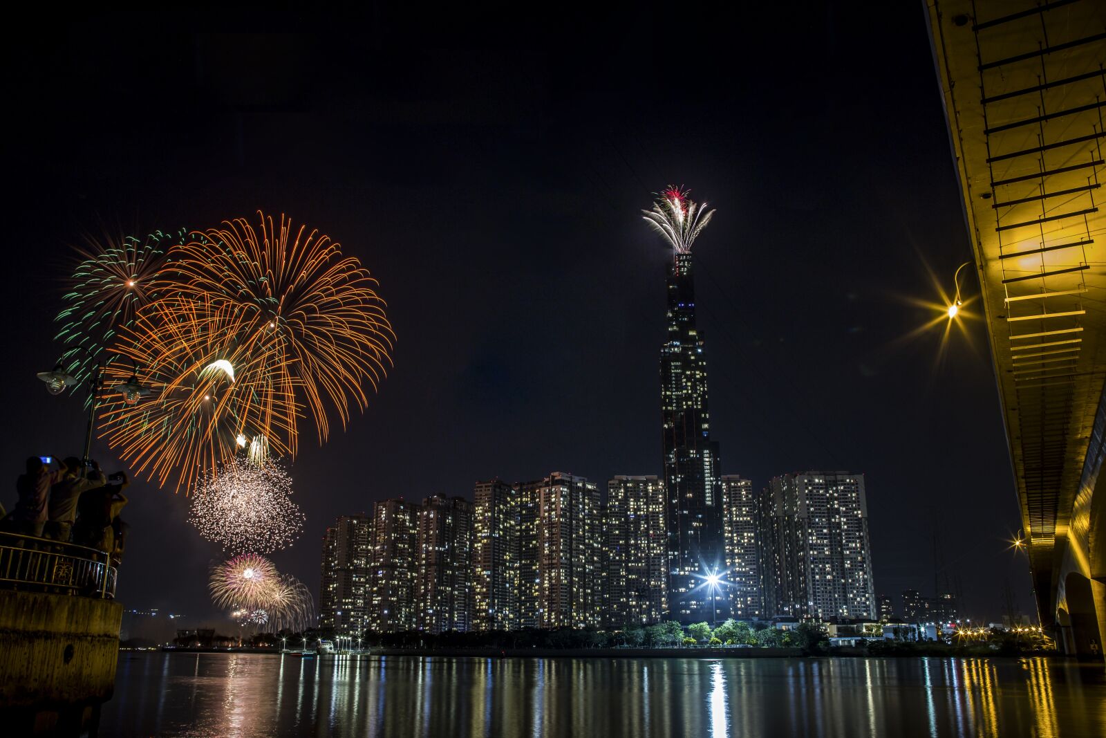 EF28-70mm f/2.8L USM sample photo. New year, fireworks, cannon photography
