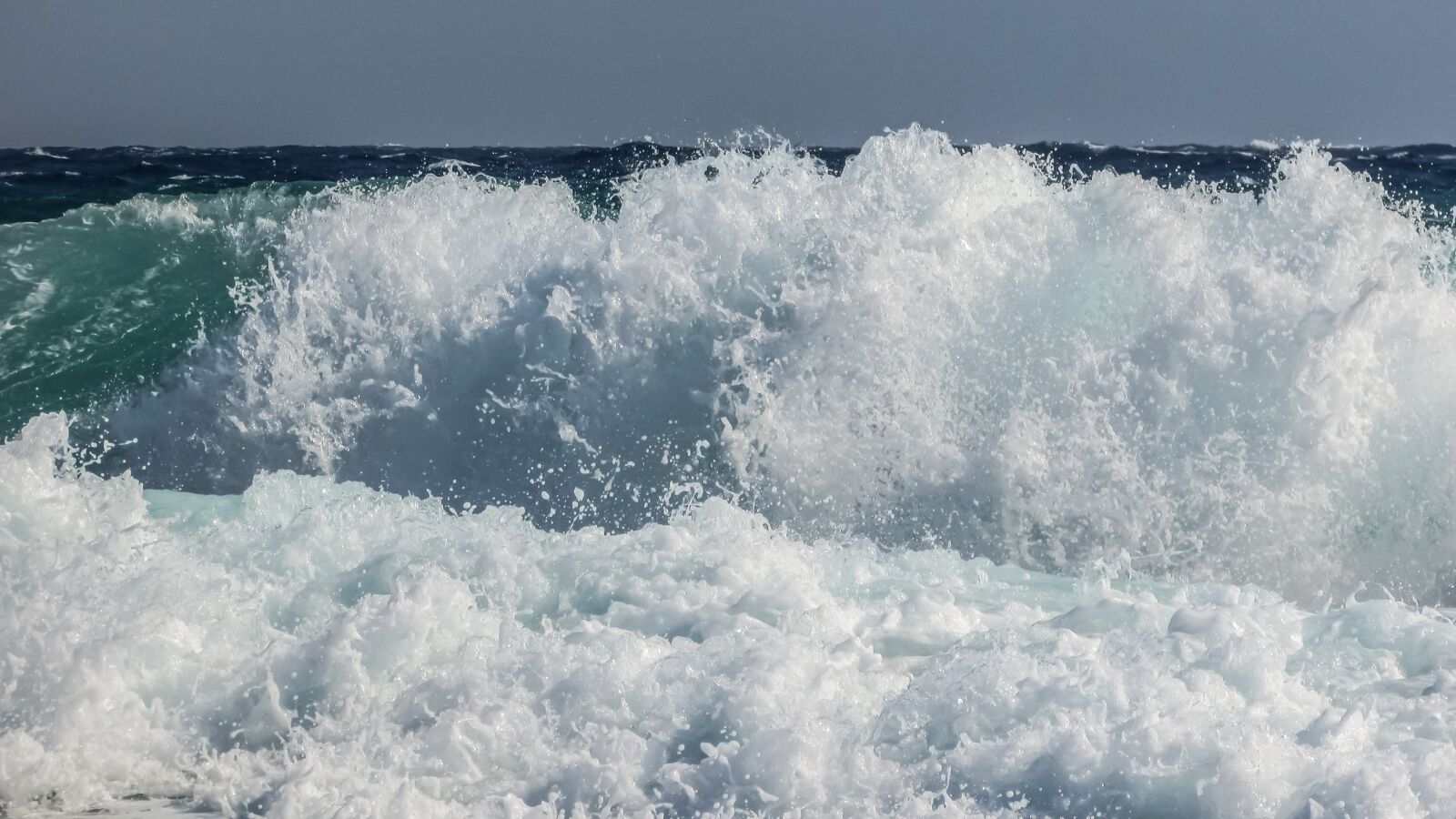 Canon PowerShot SX400 IS sample photo. Wave, smashing, foam photography