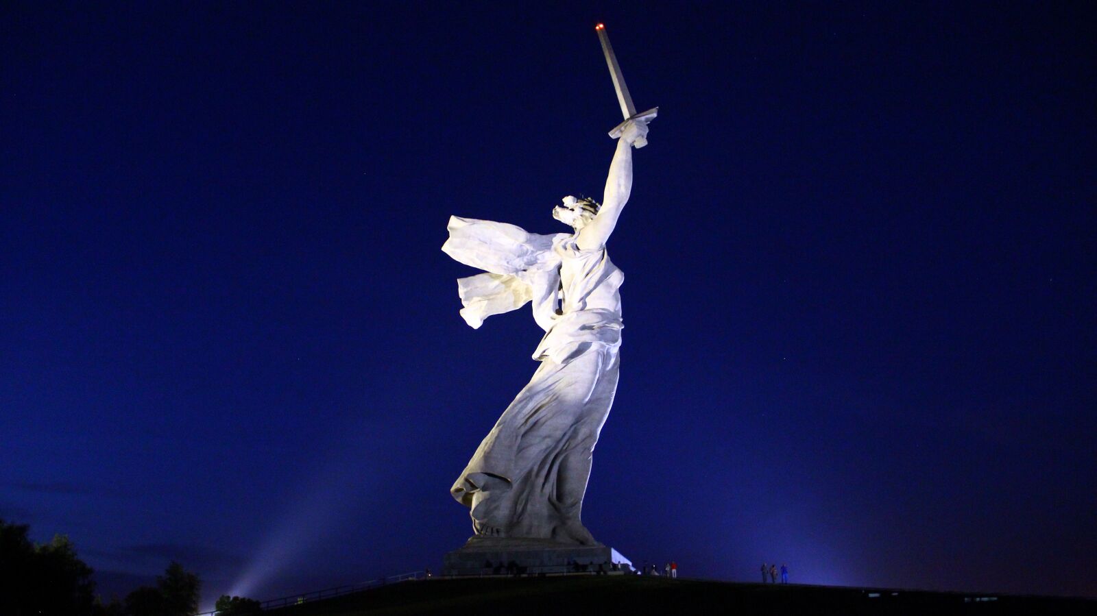 Canon EOS 600D (Rebel EOS T3i / EOS Kiss X5) sample photo. Volgograd, mother motherland, monument photography