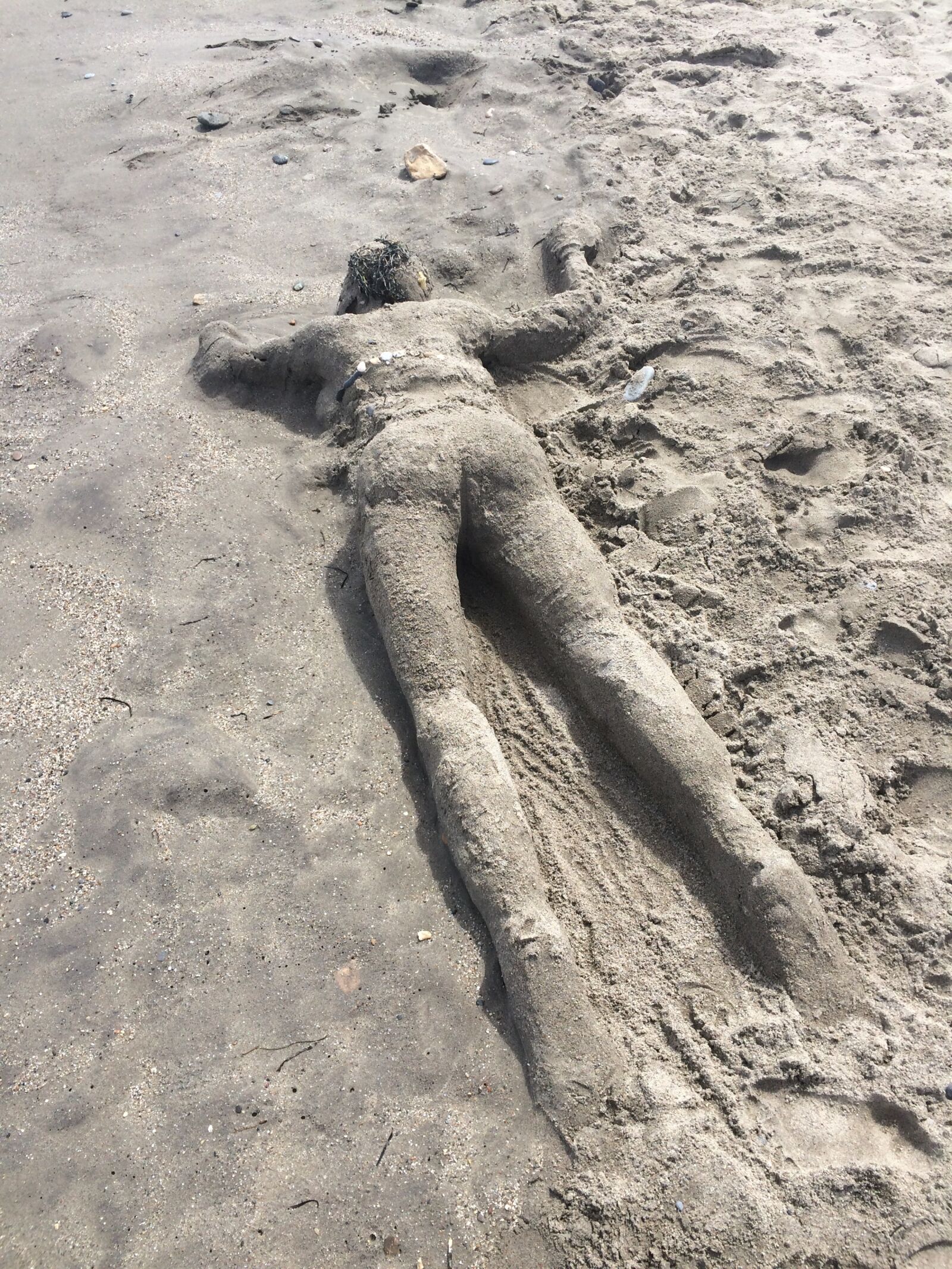 iPhone 5s back camera 4.15mm f/2.2 sample photo. Person with sand, face photography