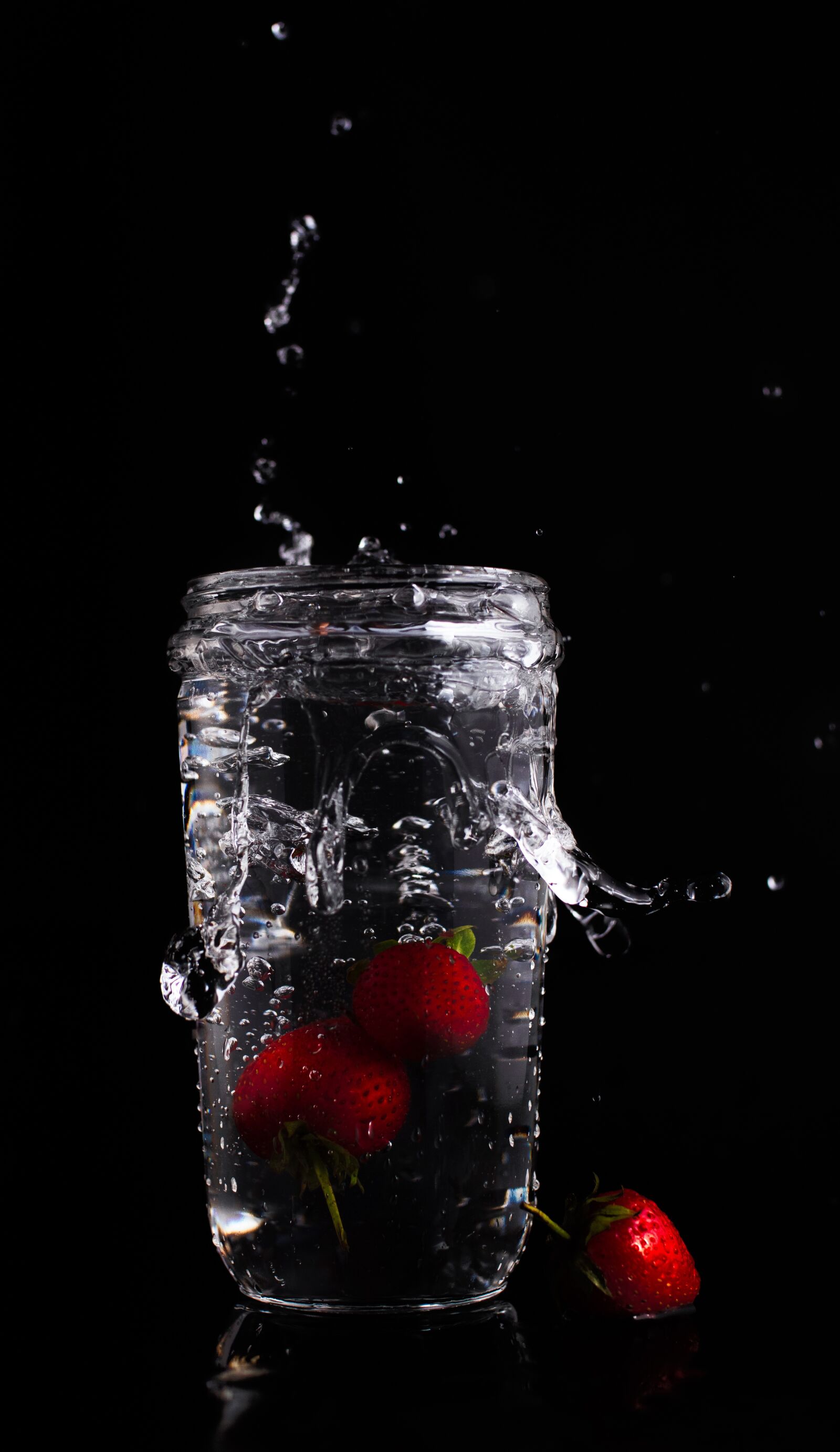Canon EOS M50 (EOS Kiss M) sample photo. Strawberries, splash, splash photography photography