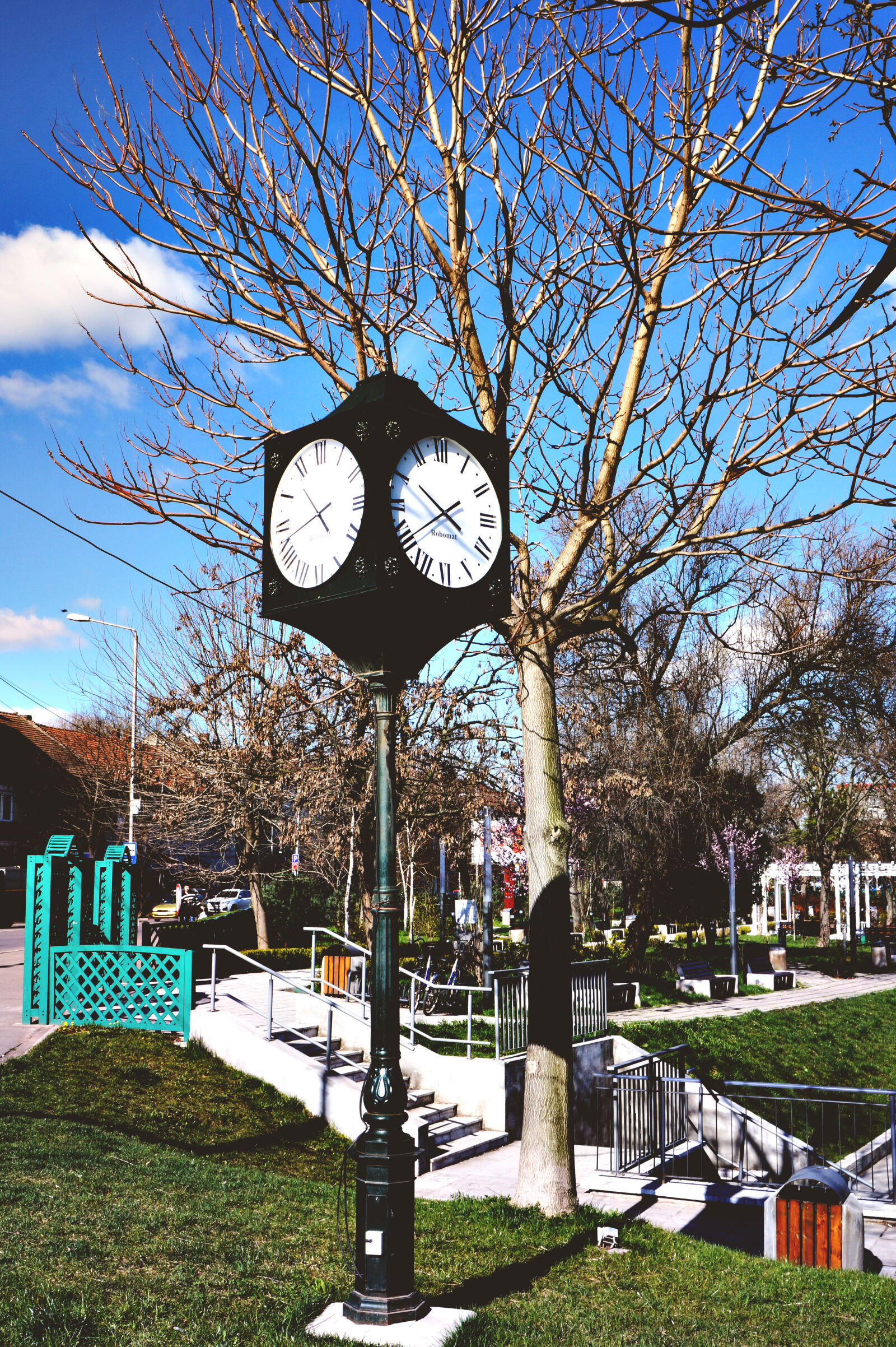 Sony Alpha a3000 + Sony E 18-55mm F3.5-5.6 OSS sample photo. City, cityclock, clock, park photography