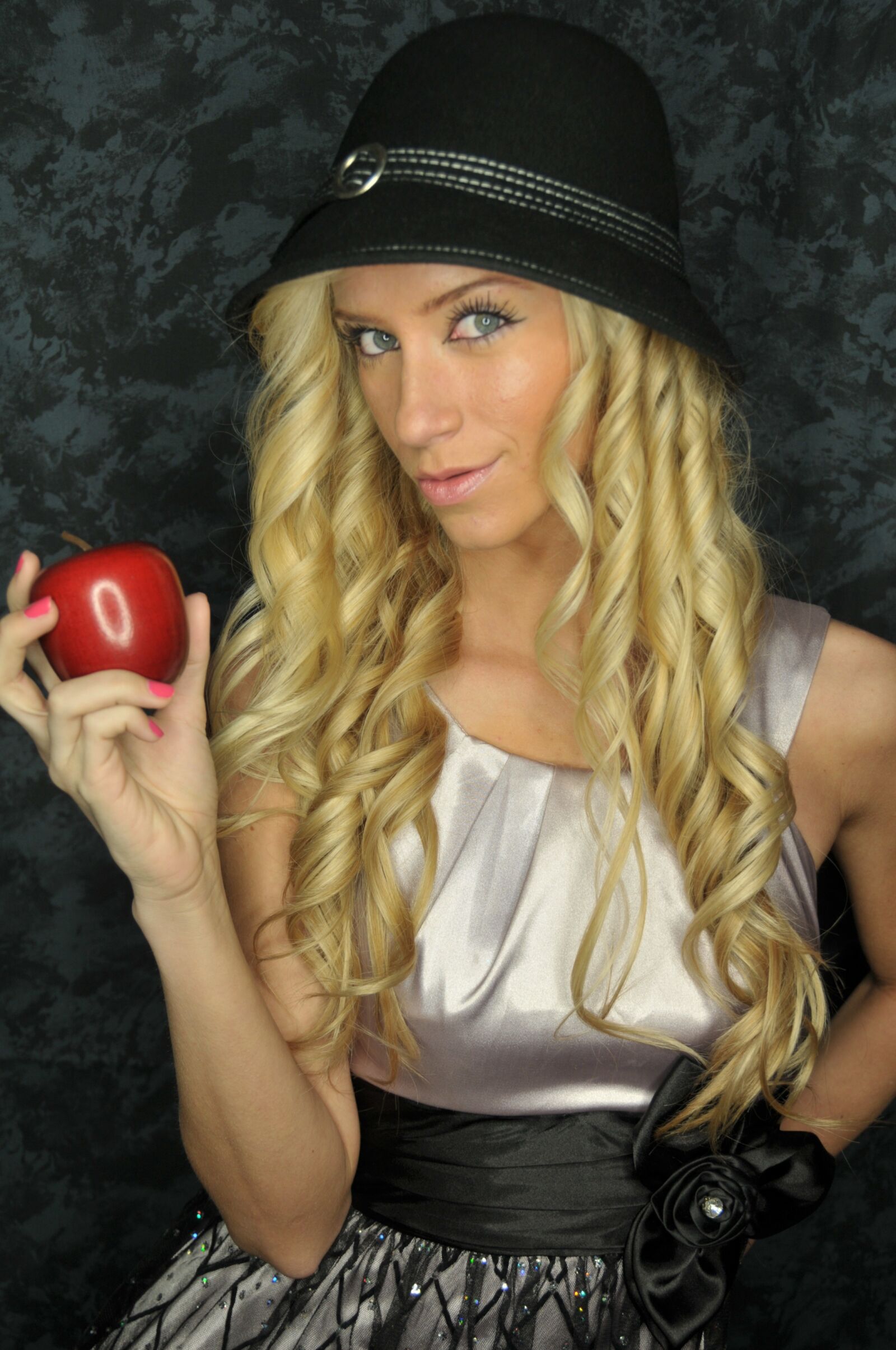 Nikon D300 sample photo. Eve, sin, apple photography