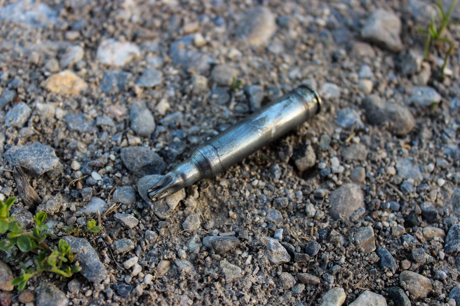 Canon EOS 600D (Rebel EOS T3i / EOS Kiss X5) sample photo. Ammunition, machine gun, 5 photography