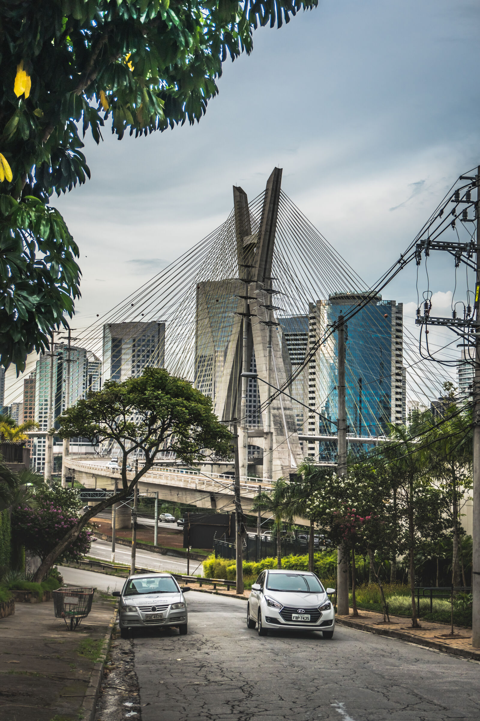 Sony a6300 sample photo. Architecture, bridge, buildings, cars photography