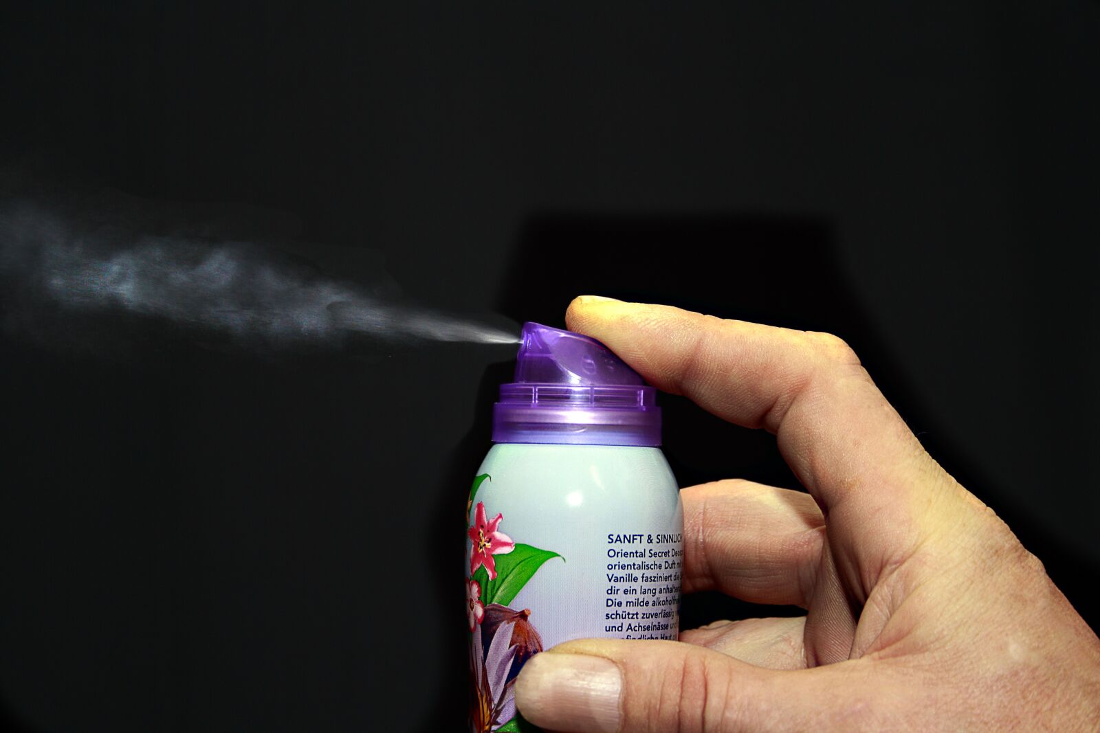 Canon EOS 1000D (EOS Digital Rebel XS / EOS Kiss F) sample photo. Fragrance, spray, box photography