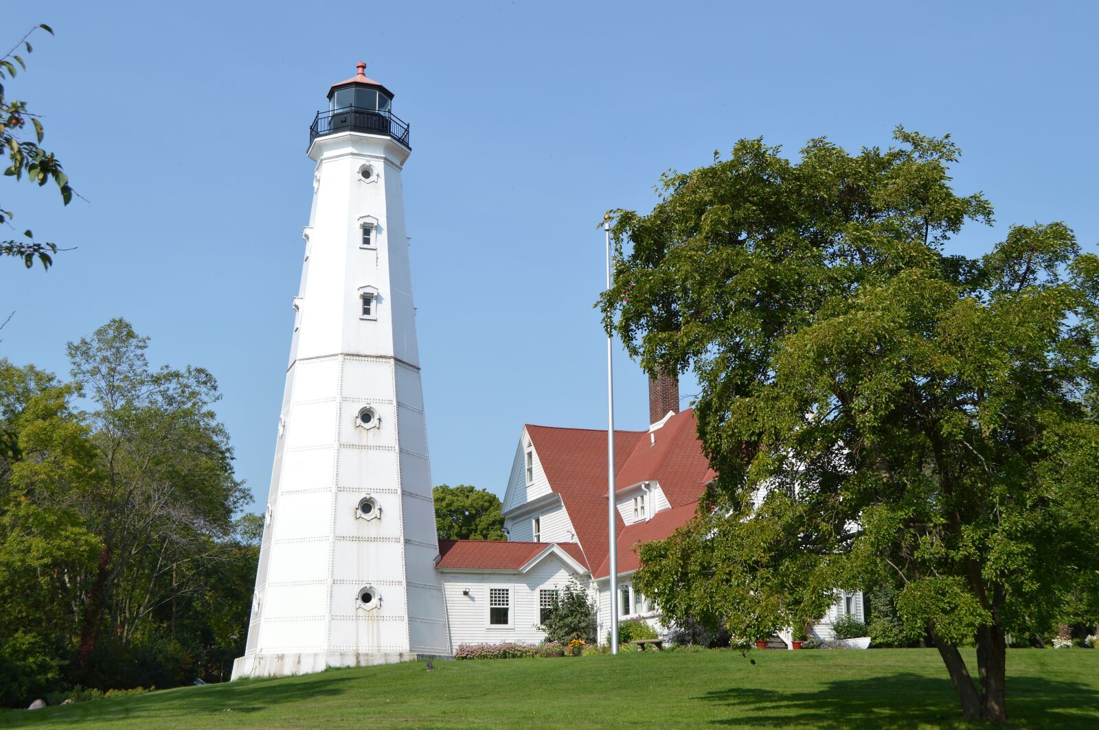 Nikon D3200 sample photo. Lighthouse, milwaukee, united states photography