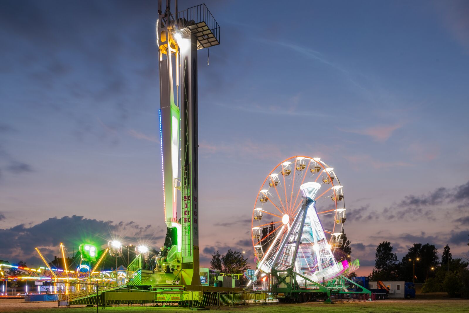 Nikon D800 sample photo. Lunapark, amusement park, evening photography