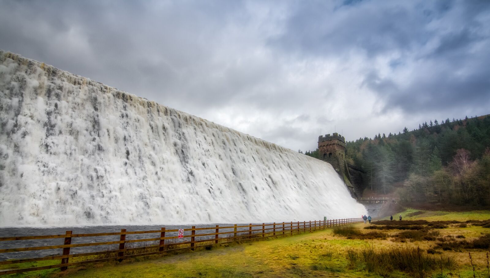 Tokina AT-X Pro 11-16mm F2.8 DX II sample photo. Derwent dam, derwent valley photography