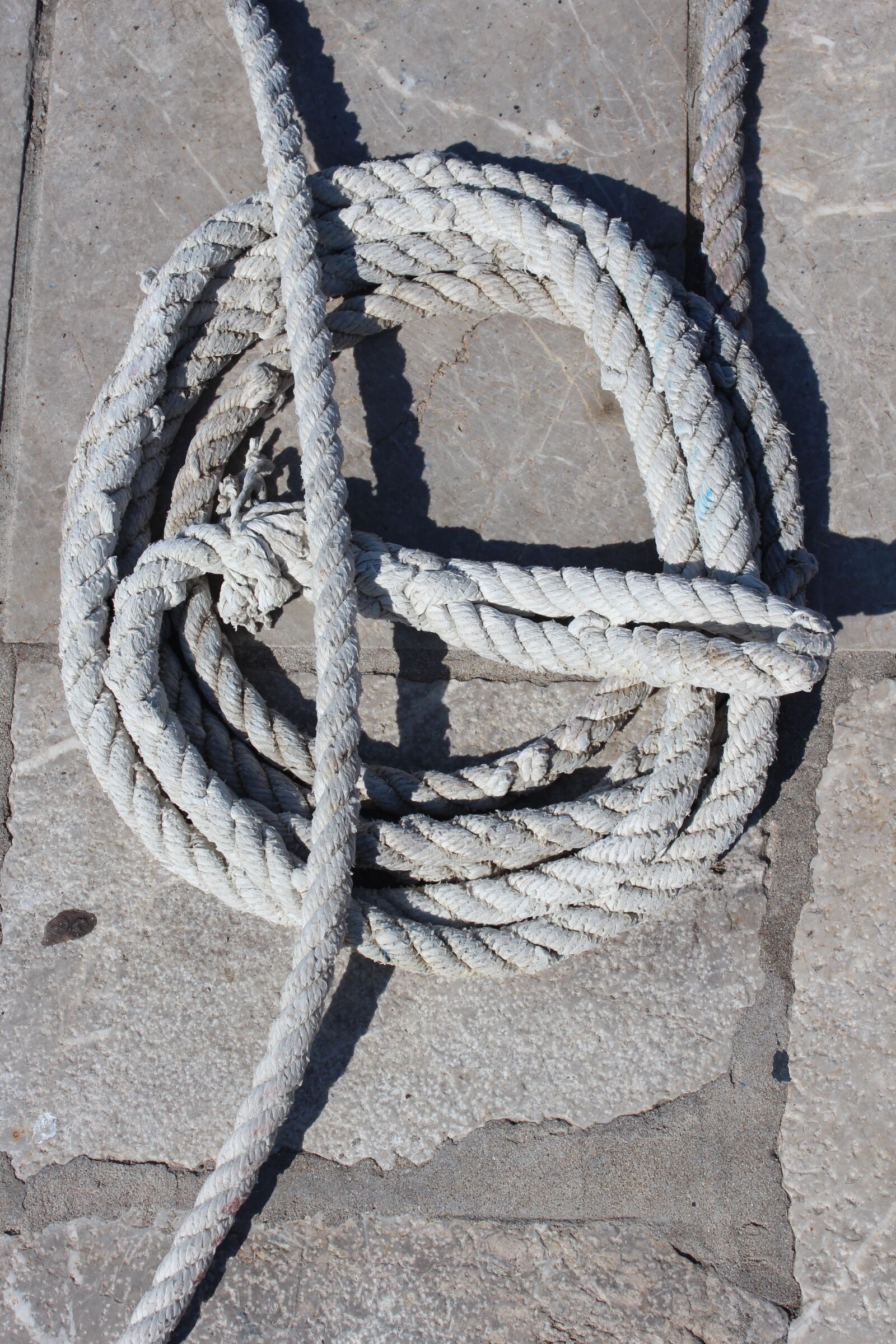 Canon EOS 600D (Rebel EOS T3i / EOS Kiss X5) sample photo. Rope, knot, nautical photography
