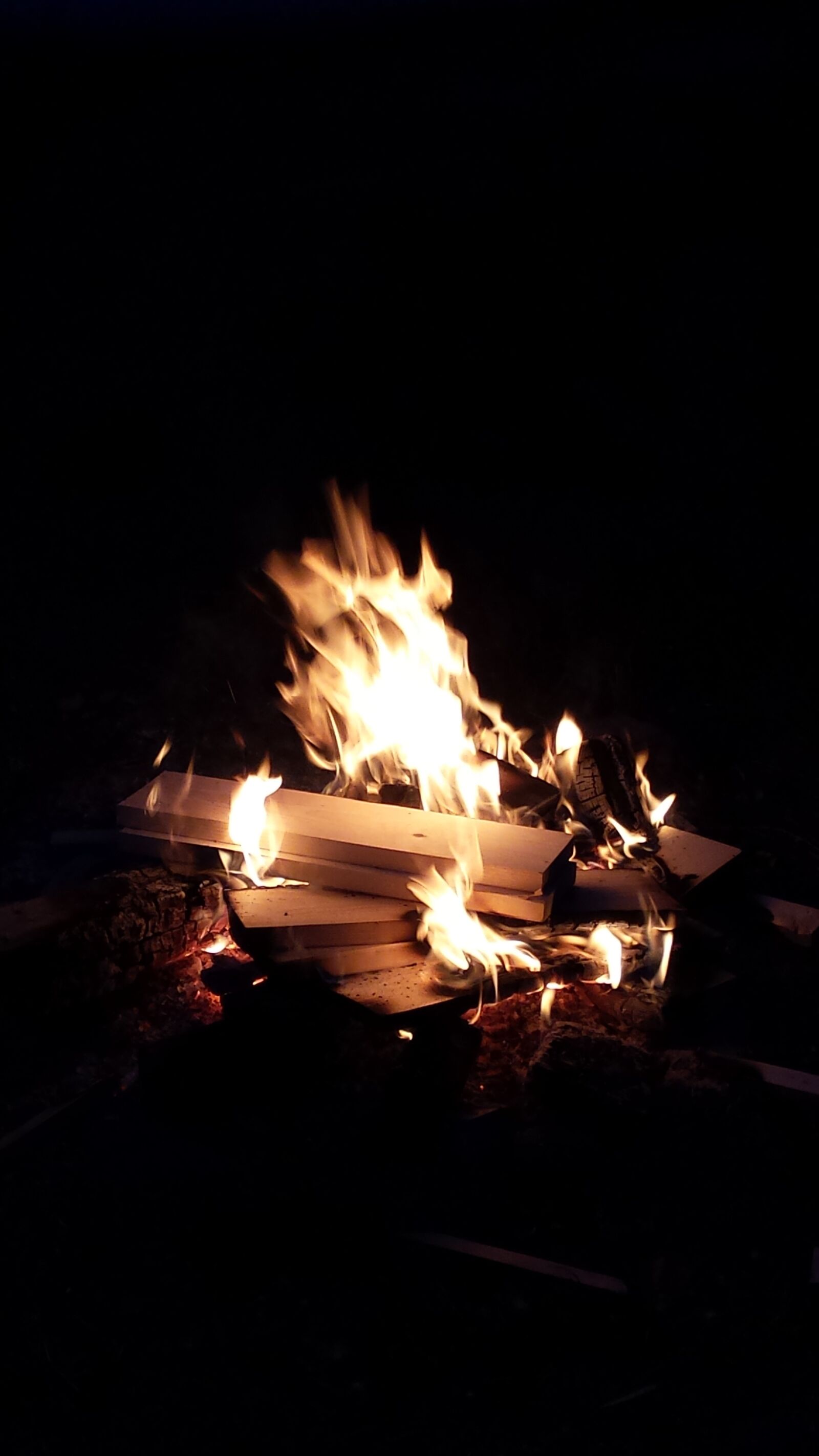 Samsung Galaxy S4 sample photo. Fire, campfire, camping photography