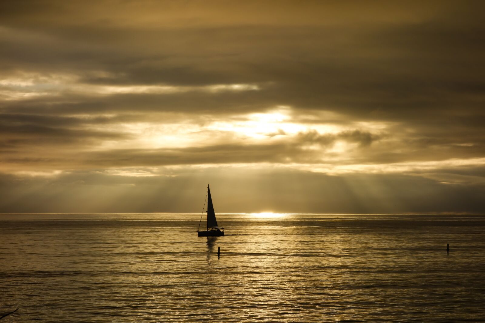 Sony Cyber-shot DSC-RX100 sample photo. Sunbeam, rays, boat photography