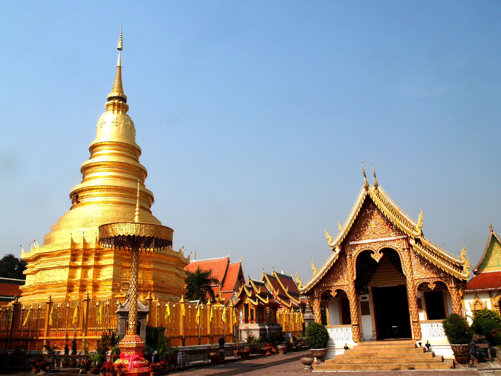 Olympus E-300 (EVOLT E-300) sample photo. Architecture, asia, buddhism, buddhist photography