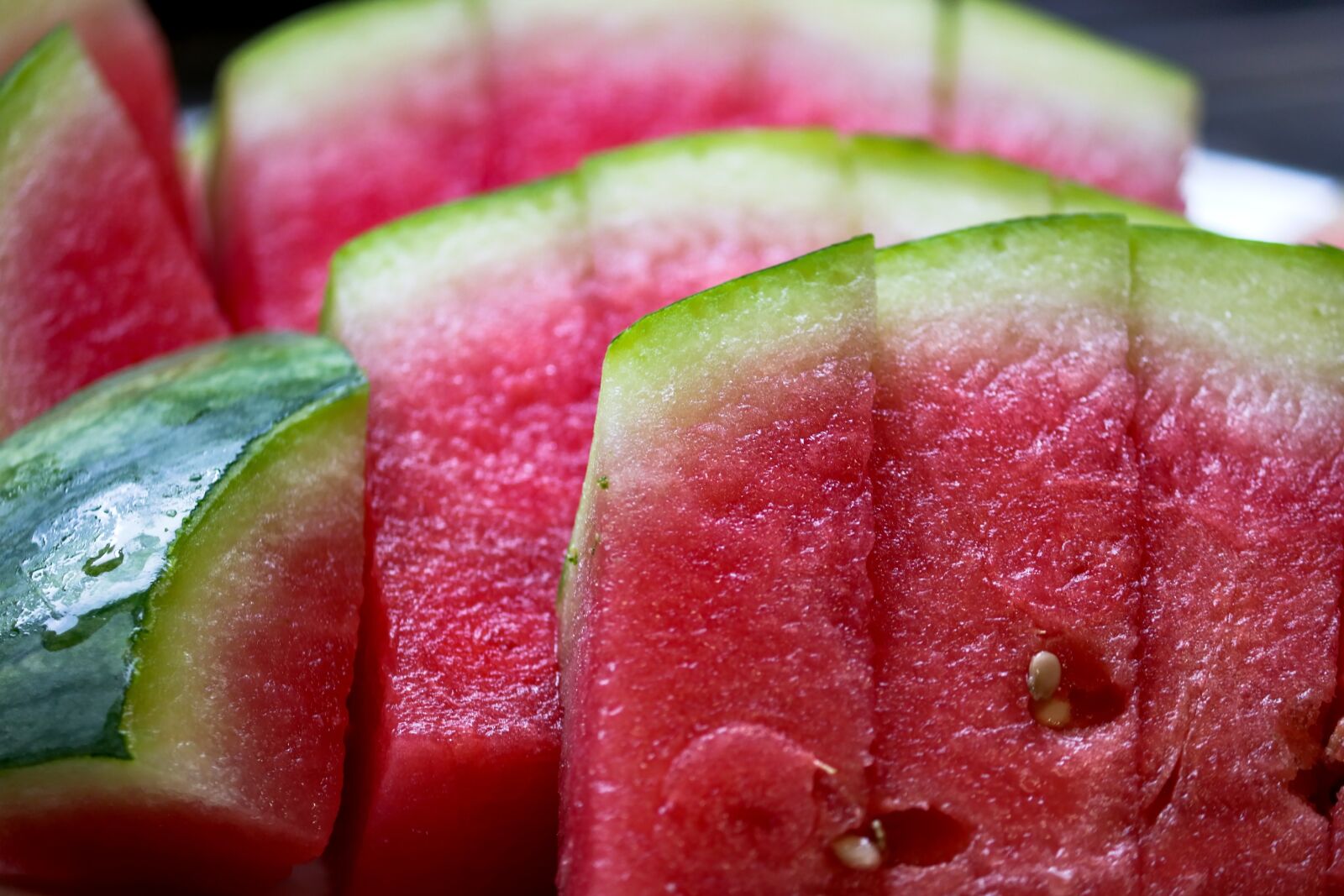 Canon EOS 200D (EOS Rebel SL2 / EOS Kiss X9) sample photo. Melon, watermelon, cut photography